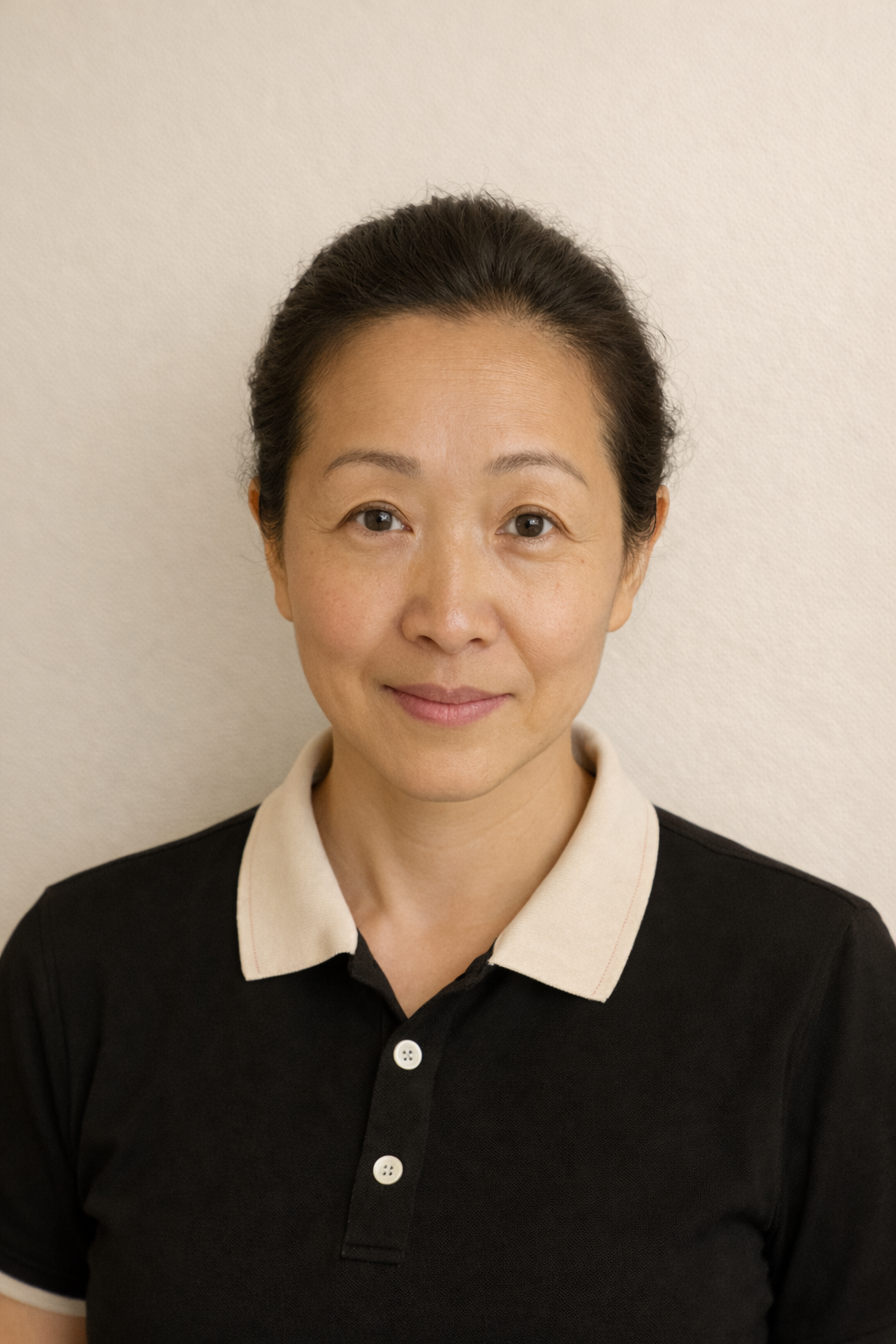 Licensed massage therapist Lyn at Lyra Spa, specializing in pain relief therapy