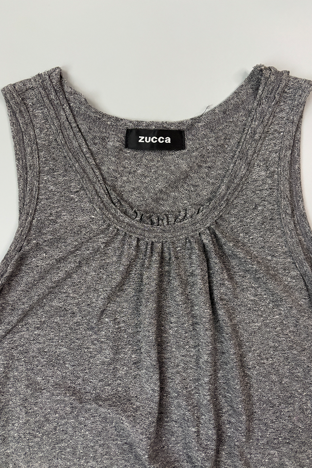 zucca-grey-neckline.png
