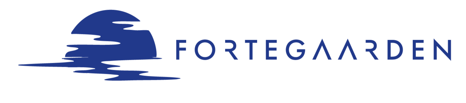 Logo med en blå sol og vandbølger med teksten 'Fortegården'