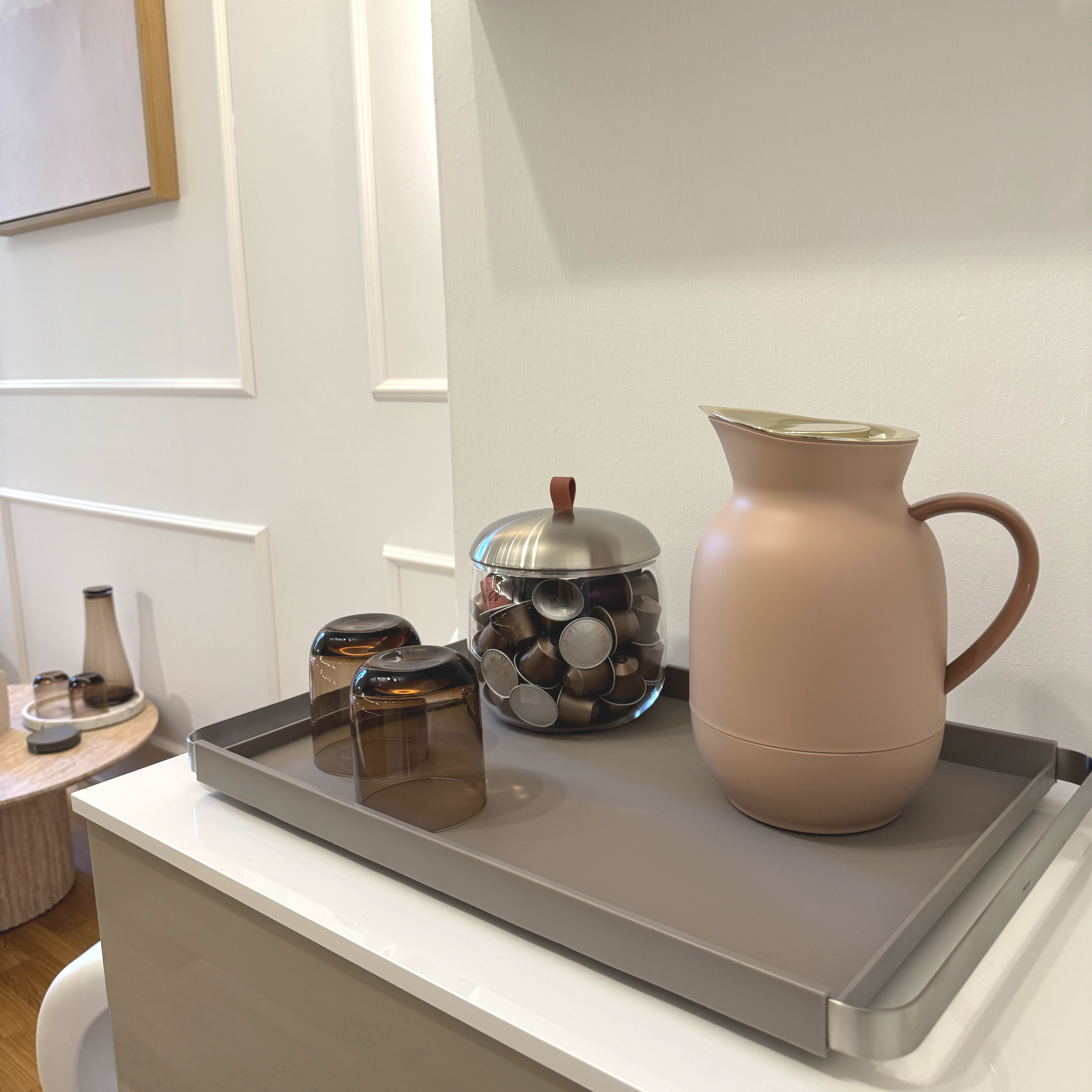 Vitrine mit Kaffeekapseln | Ezgi Schneider | Psychologische Psychoterapeutin | München-Schwabing