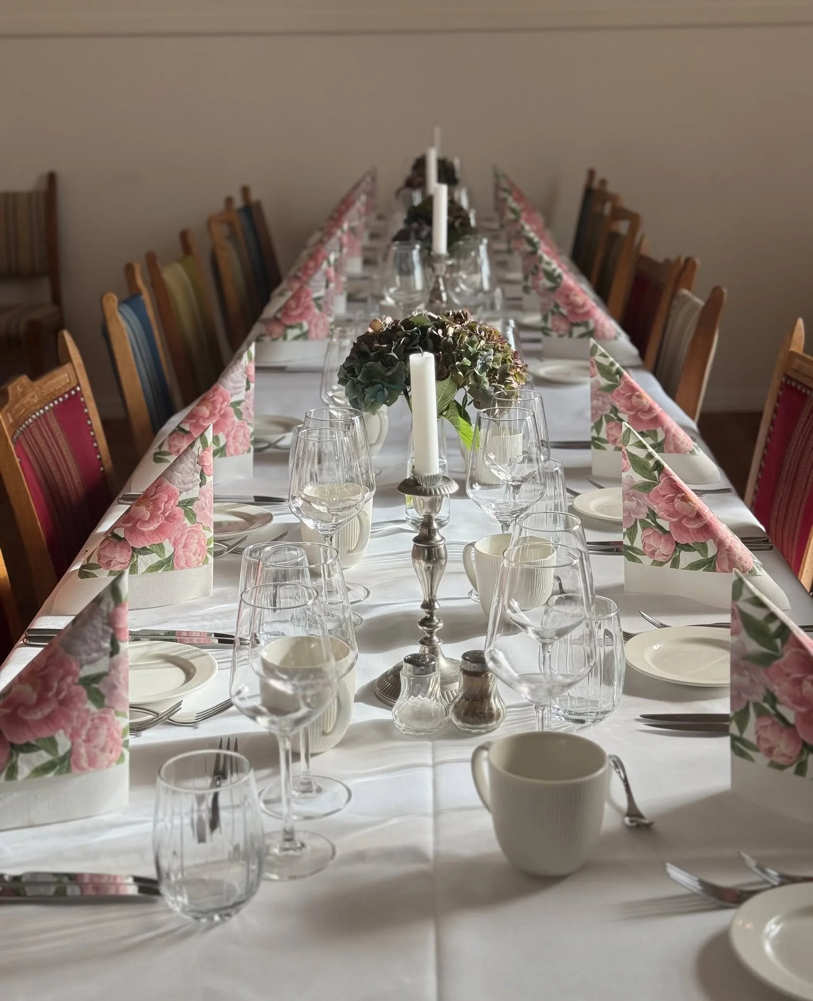 𝗧𝗔𝗞 𝗙𝗢𝗥 𝗧𝗜𝗟𝗟𝗜𝗗𝗘𝗡 🤍

Vi er s&aring; taknemlige for, at I v&aelig;lger at fejre livets store &oslash;jeblikke hos os.

I 2026 er vores store selskabslokale allerede fuldt booket p&aring; konfirmationsdagene p&aring; Mors.
Men vores lille