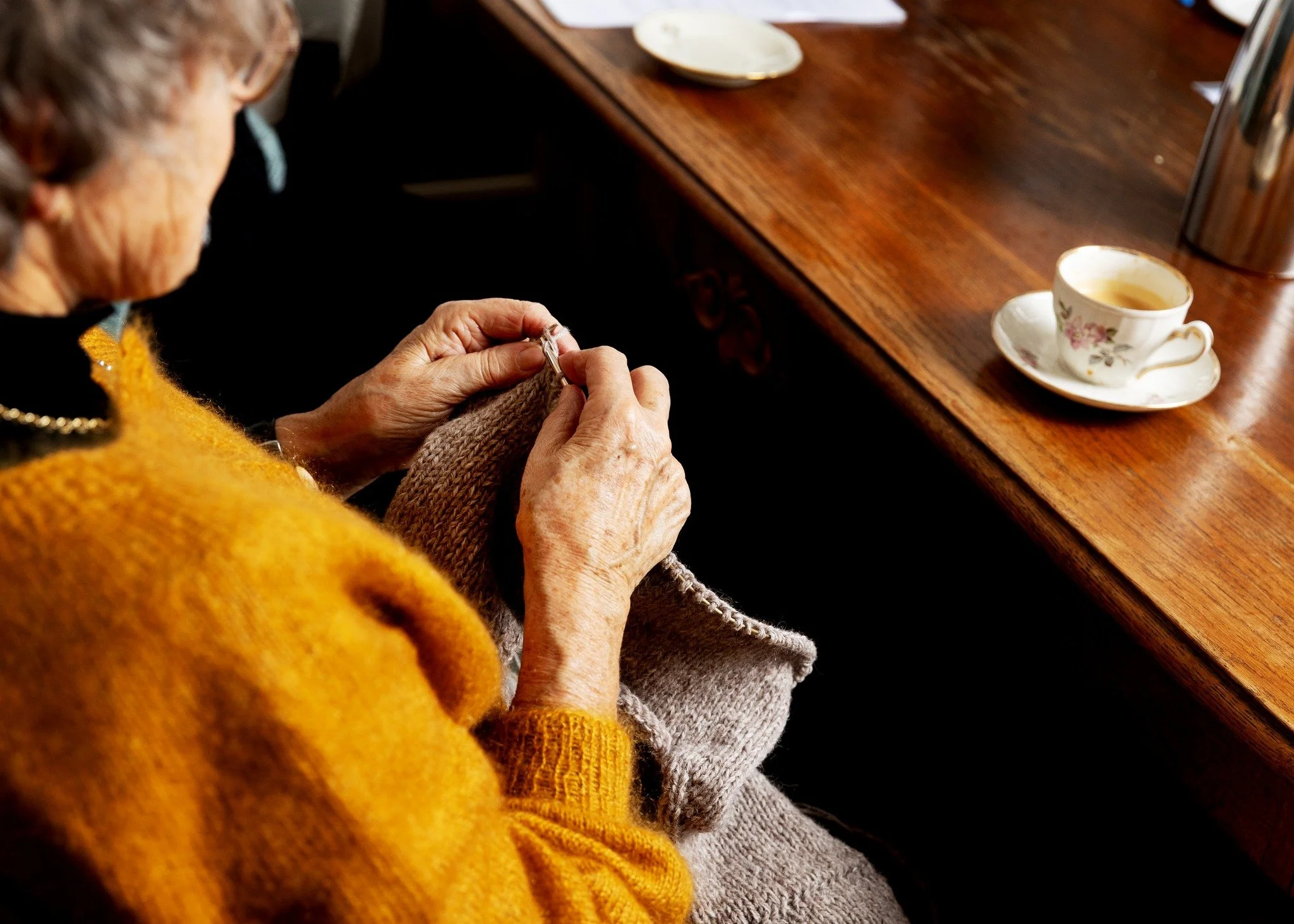 𝗦𝗧𝗥𝗜𝗞𝗞𝗘𝗖𝗔𝗙&Eacute; 𝗣&Aring; 𝗛𝗢𝗟𝗠𝗘𝗡 &ndash; 𝟭𝟭. 𝗠𝗔𝗥𝗧𝗦 🧶

Garn, grin og hyggelige timer med udsigt til fjorden.
Onsdag d. 11. marts inviterer vi igen til strikkecaf&eacute; sammen med Nikoline v/ Lisbeth Holst.

Her er plads ti