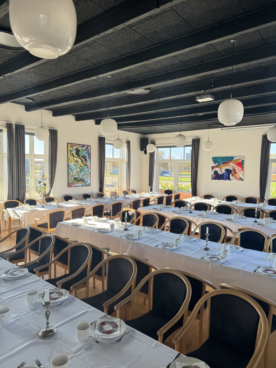 store sal mange borde Stor.png