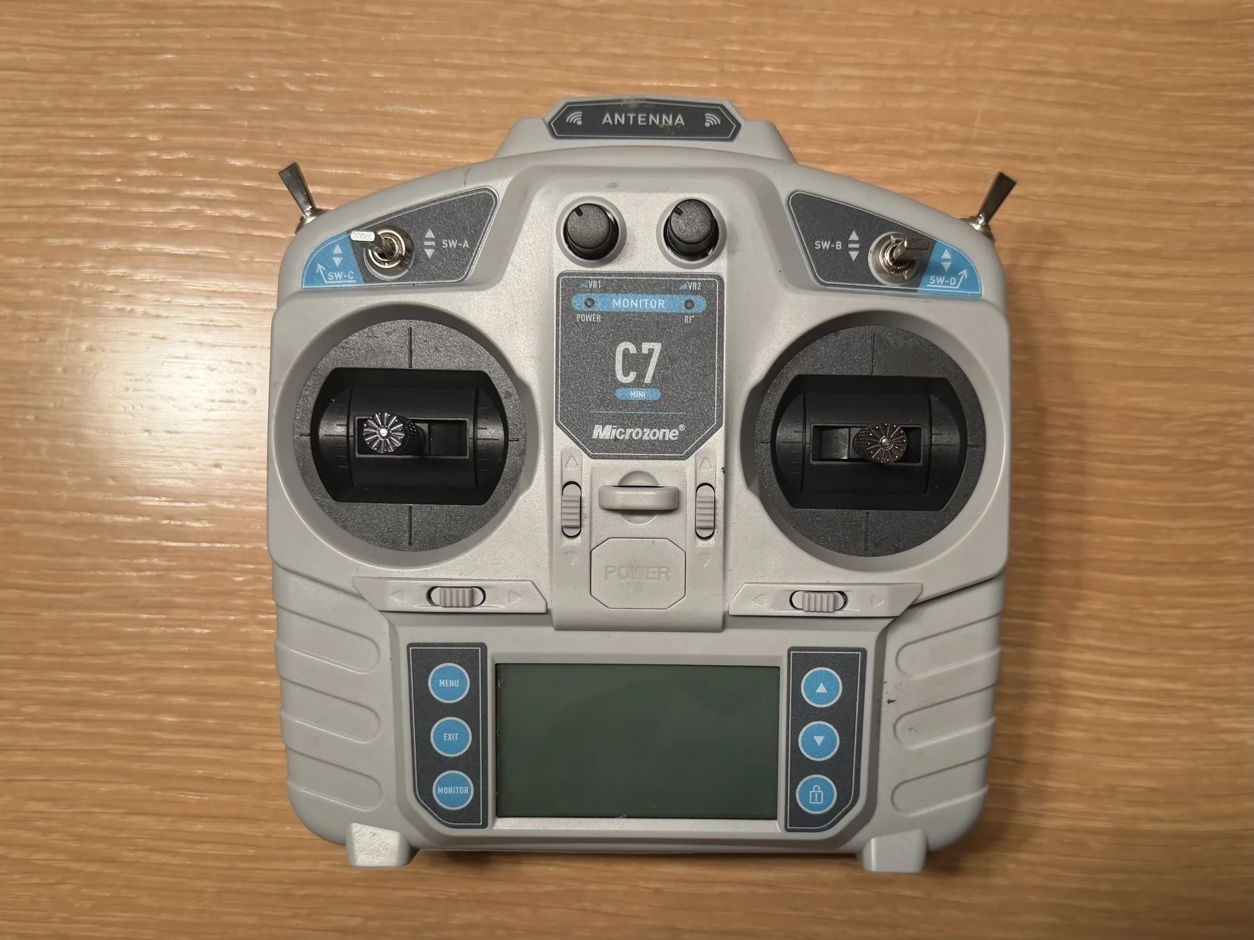 Daljinski upravljanlik za profesionalni daljinsko voden diesel mulčar Božiči FRN-PRO