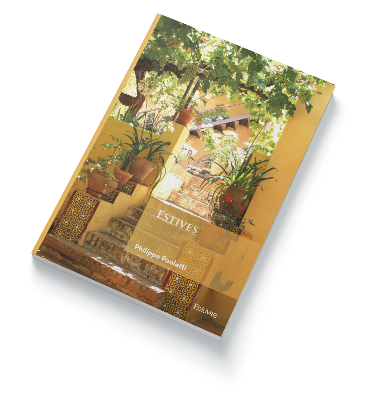 Couverture d'un livre avec une image d'un patio ensoleillé avec des plantes en pot, des escaliers en briques, et des murs jaunes, intitulé 'ESTIVES' par Philippe Paoletti.