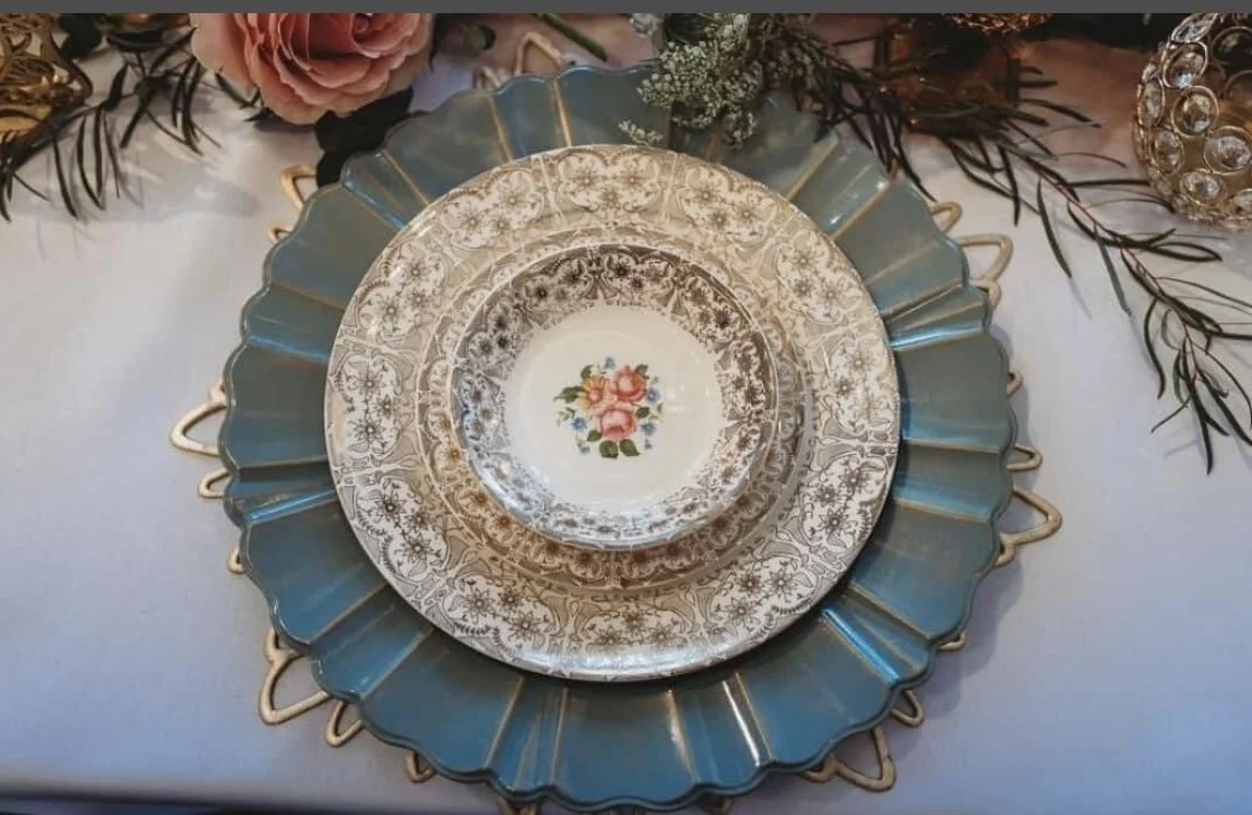 The Dinner Plate Bookshelf
