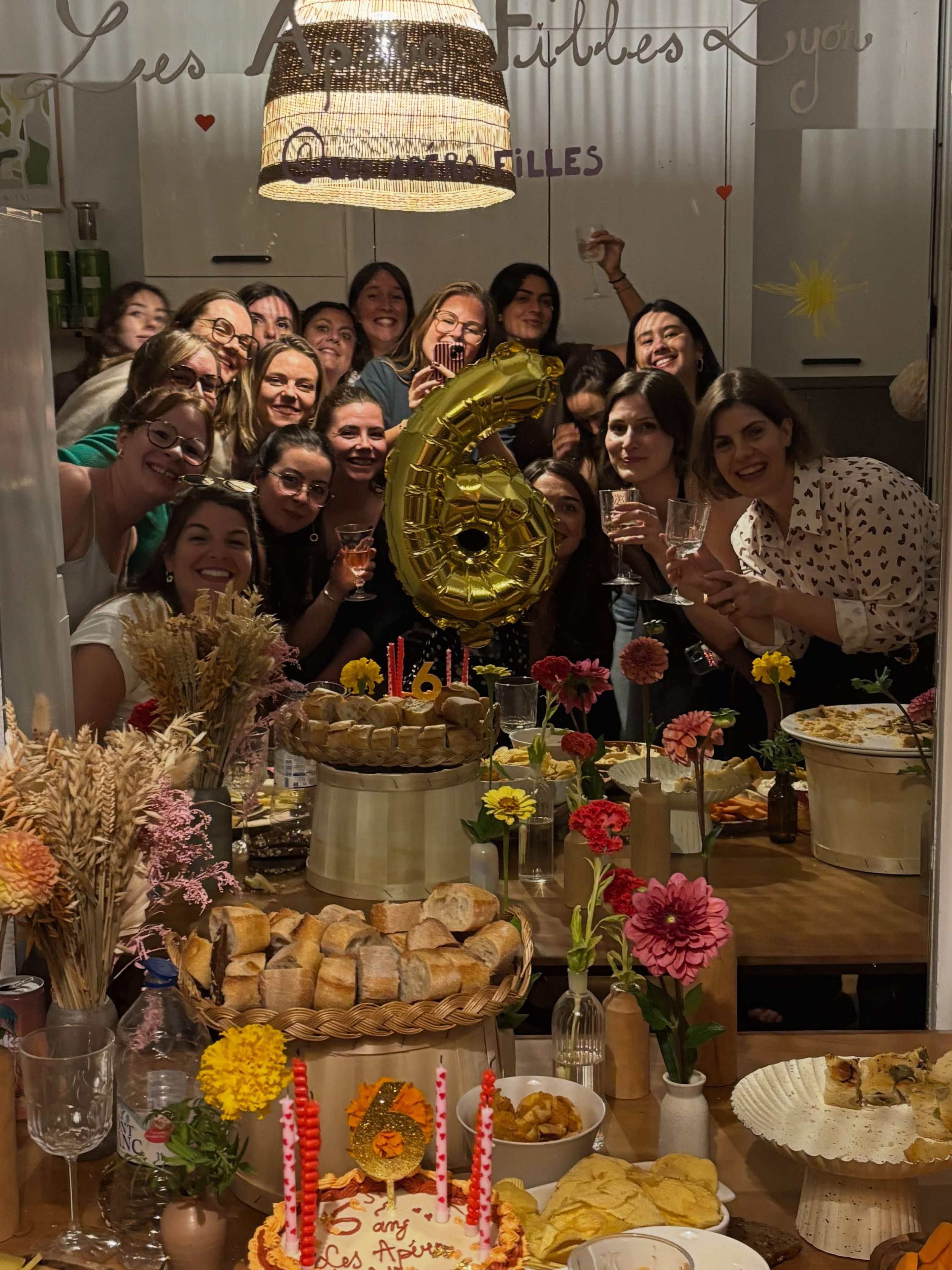 6 ANS 😳

Tout &agrave; commenc&eacute; ici&hellip; &agrave; Lyon. 🥹
Qui l&rsquo;eut cru, que 6 ans apr&egrave;s, on serait encore l&agrave;. 

Merci &agrave; toutes celles qui nous ont fait confiance 💛

🎂 chocolat/noissettes/pralin&eacute; : @mar