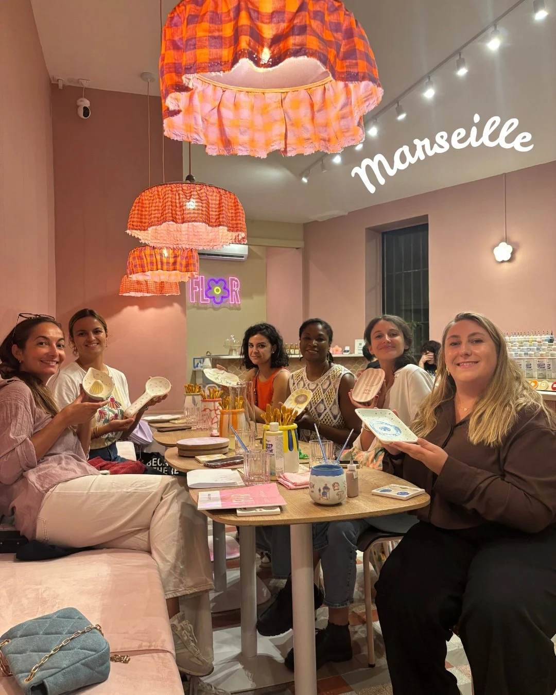 RECAP EVENTS FIN SEPTEMBRE ✨

Vous avez pu retrouver entre autre... :
🫟 Un atelier de linogravure avec @studio.pimento &agrave; LYON
📸 Un shooting photo avec @amelie_audacestudio &agrave; LYON et @cam.explore &agrave; TOULOUSE
🍷 Un ap&eacute;ro an