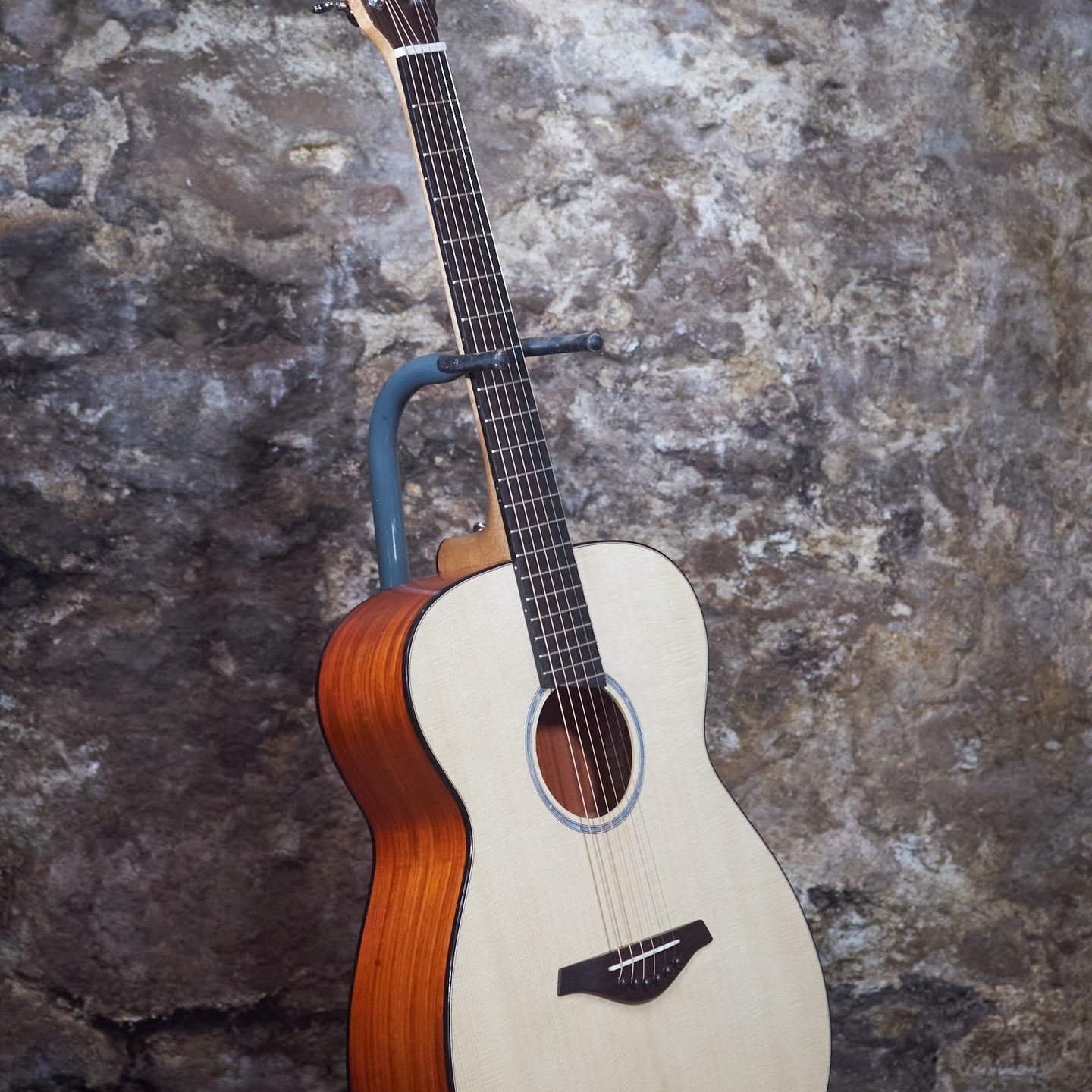 The final guitar. Thanks to Phil Messer of @totnesschoolofguitarmaking. Was a very valuable experience.