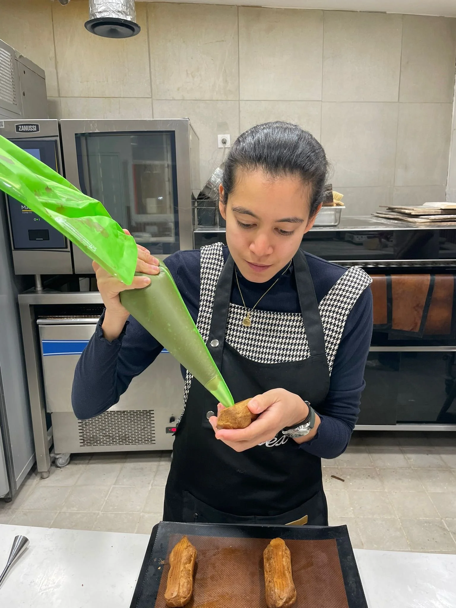 Piping pastry - pastry class bordeaux