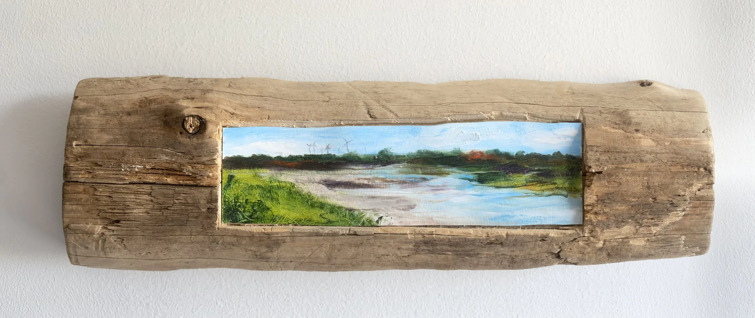 Olieverf op papier (7 x 24 cm) uitgehakt in hout 16 x 44 cm - € 185,-