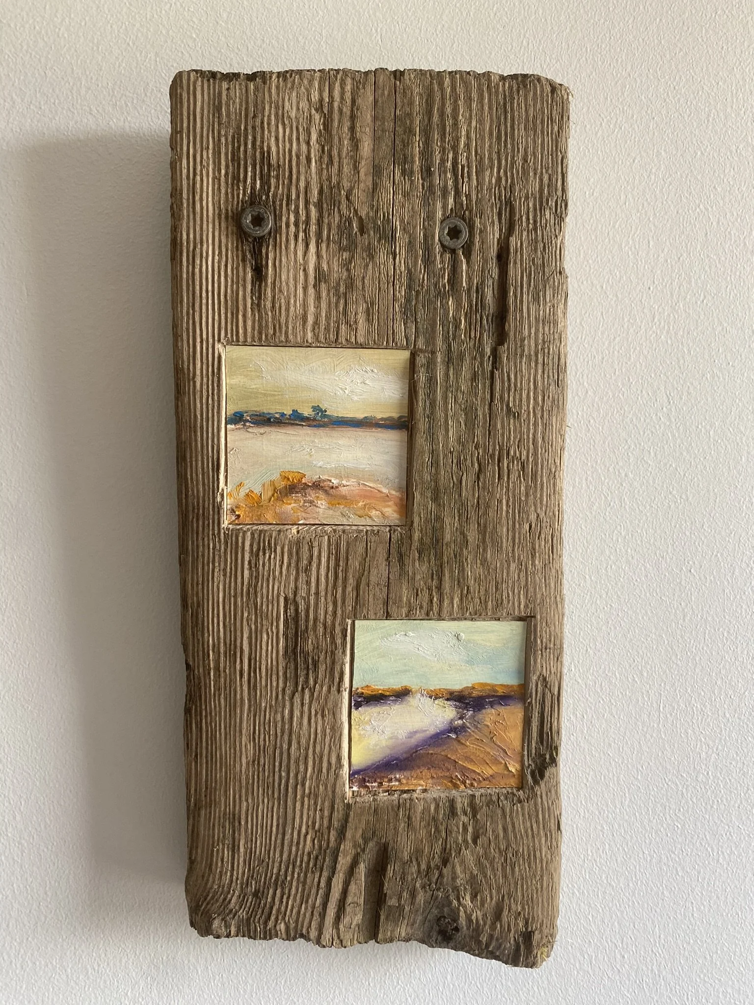 Olieverf op papier (7 x 7 cm) uitgehakt in hout 15 x 34 cm - € 165,-