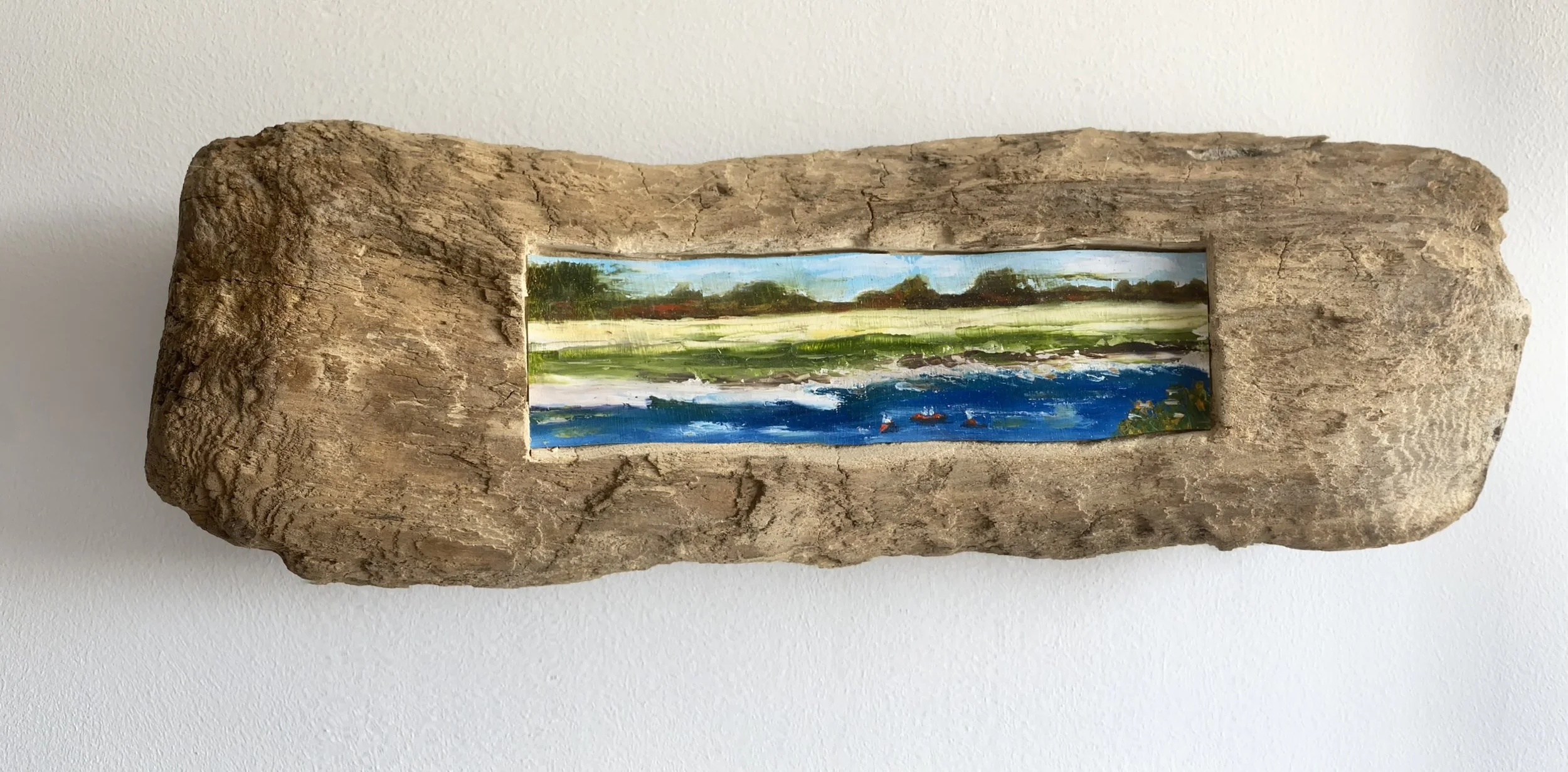 Olieverf op papier (7 x 24 cm) uitgehakt in hout 17 x 48 cm - € 185,-