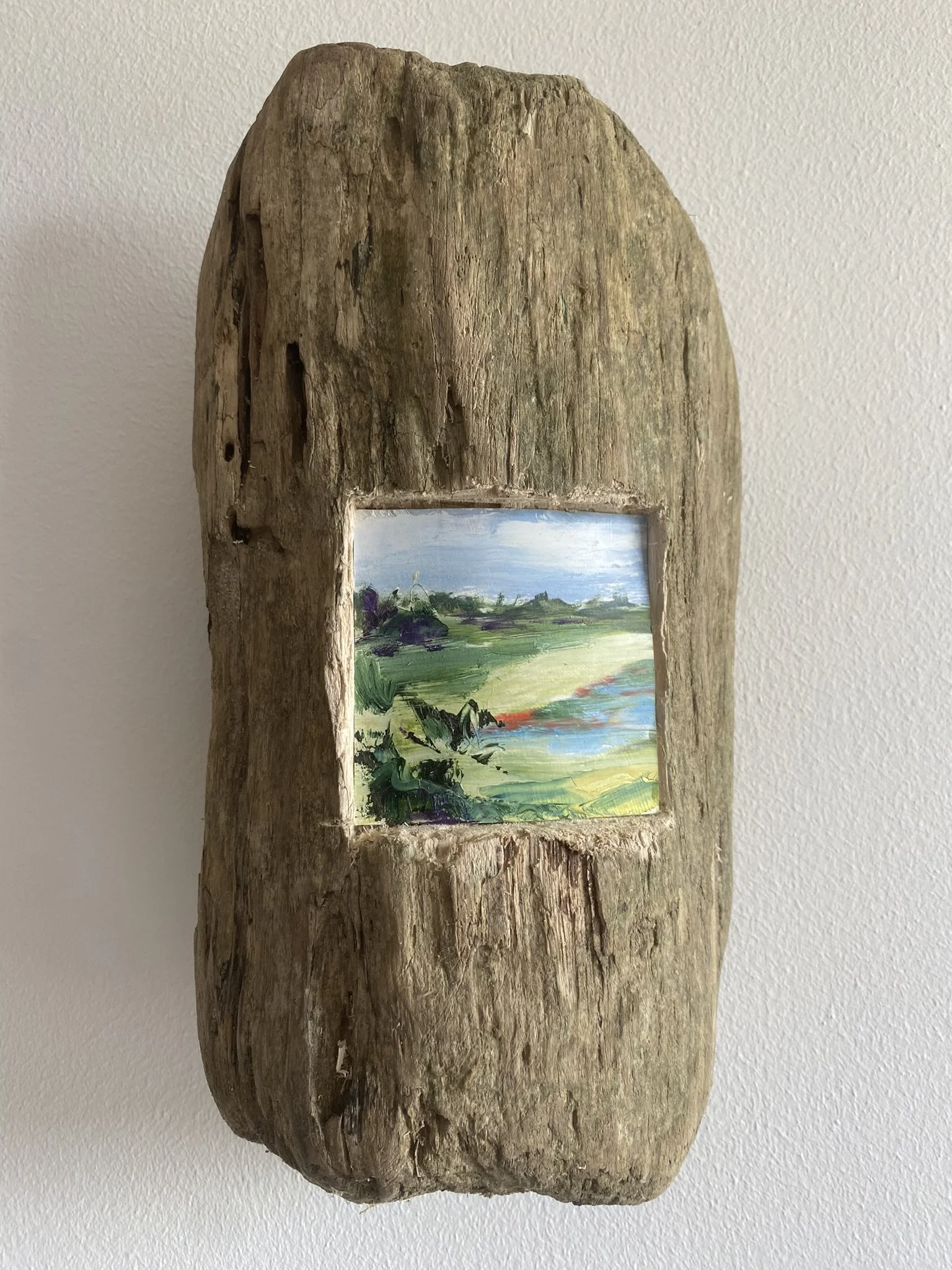 Olieverf op papier (7 x 7 cm) uitgehakt in hout 16 x 26 cm - € 115,-