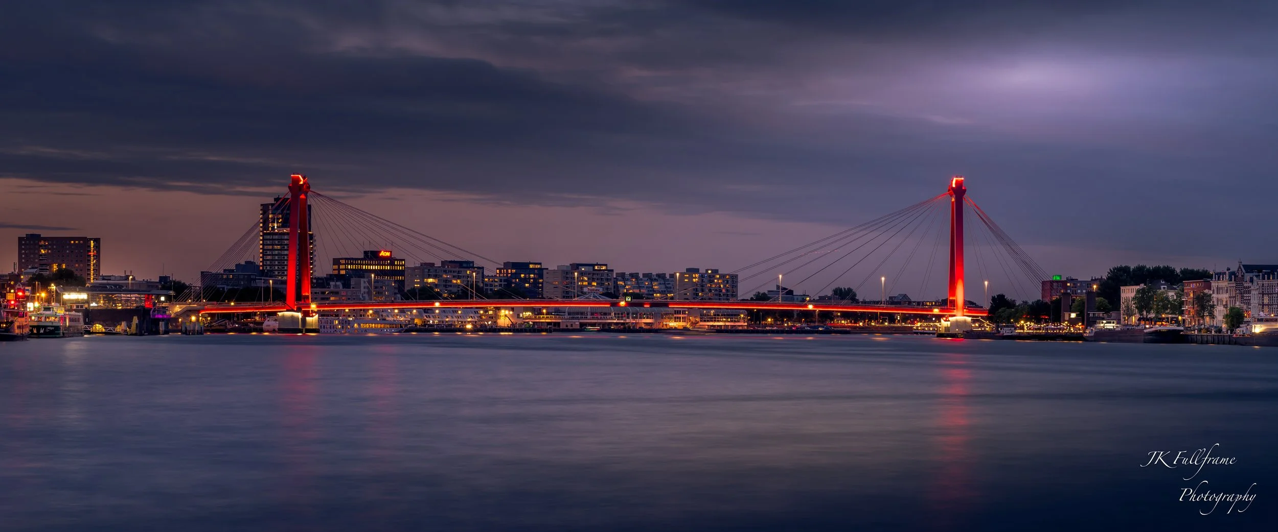Willemsbrug@night Rotterdam.jpg