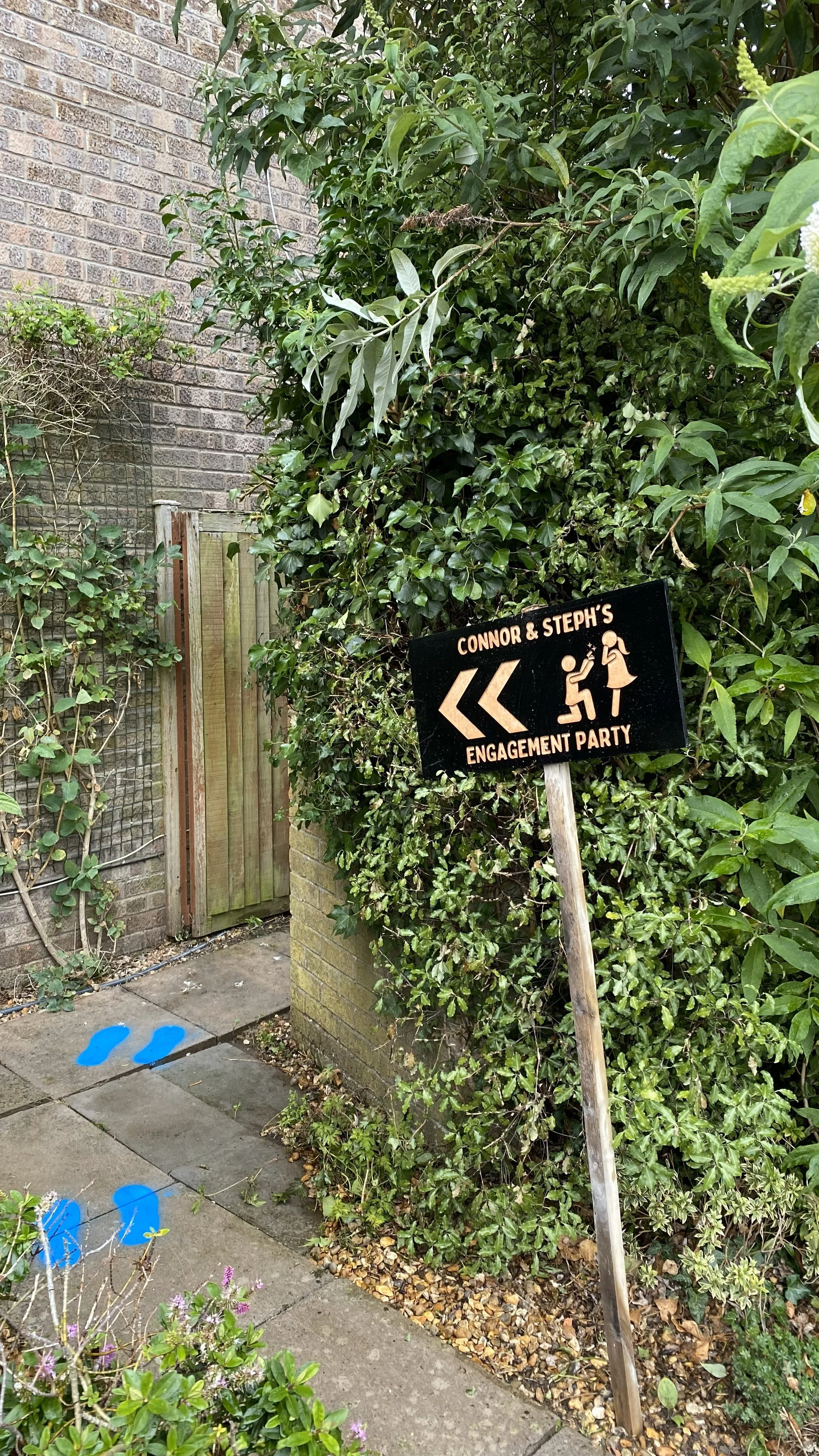 I make signs using a variety of techniques depending on what they wil be used for and budget available