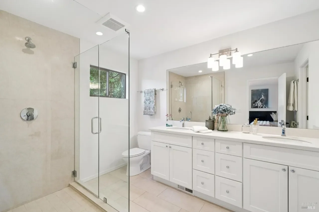 Master Bedroom (1).webp