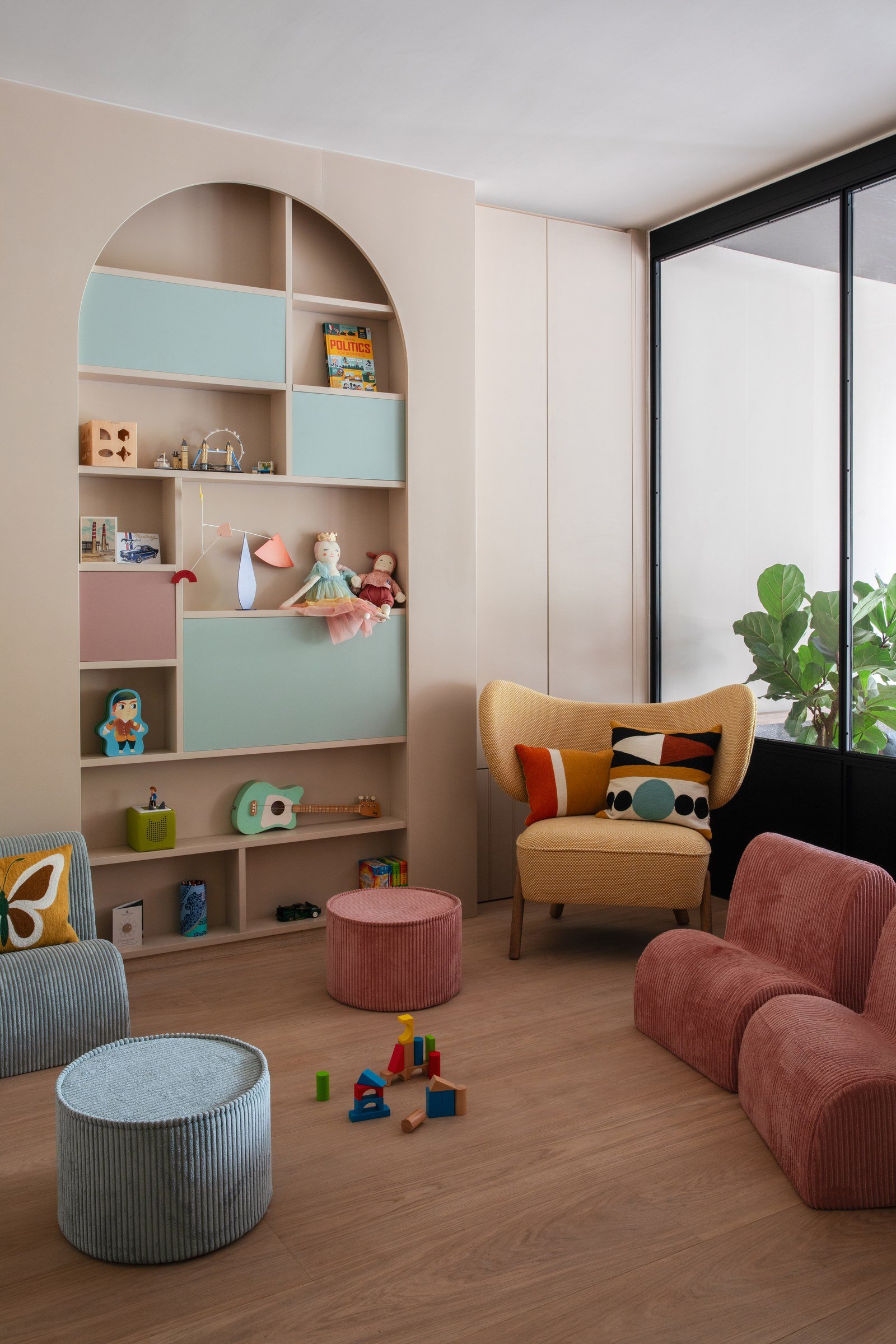 Bespoke fitted children’s room with integrated storage, shelving and study space by Royal & Co.