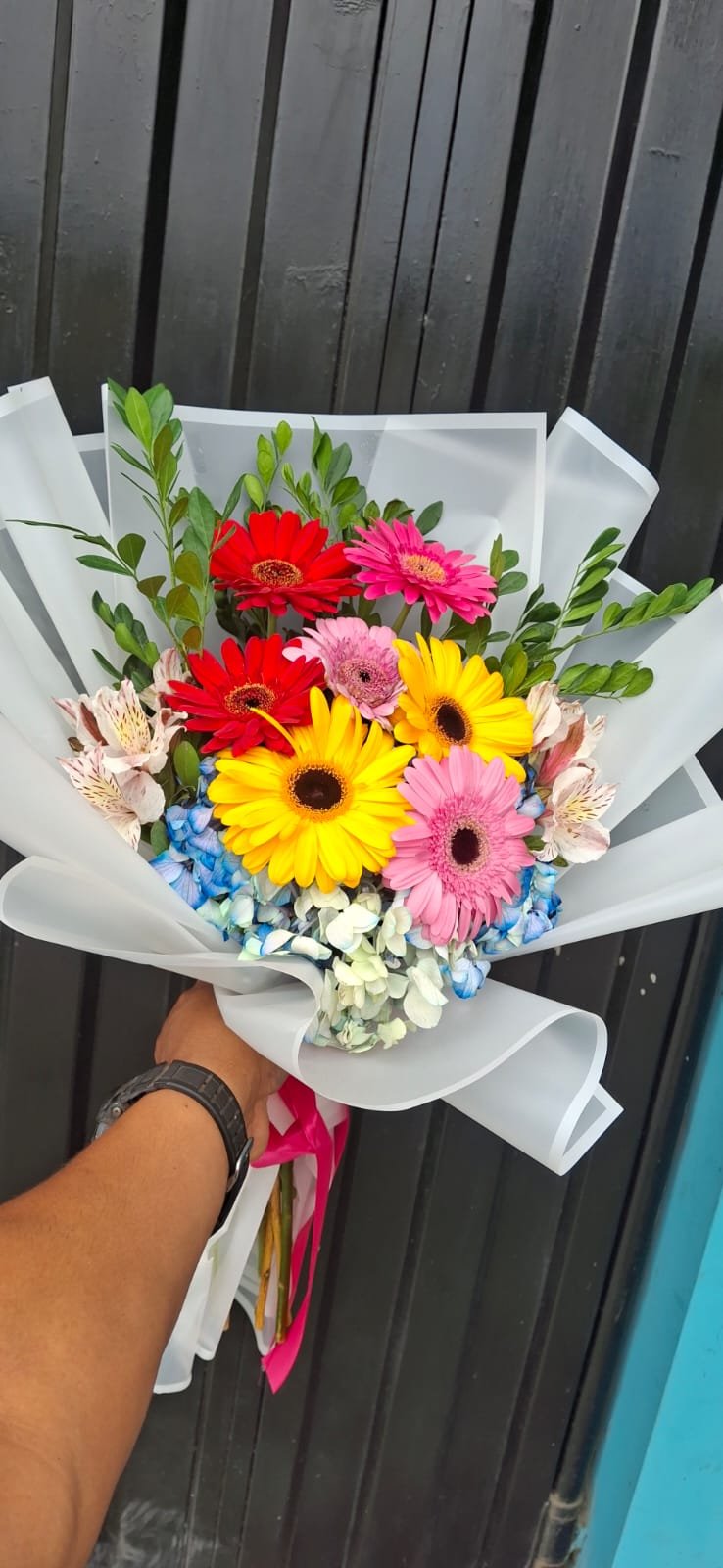 Ramo de 07 Gerberas multicolor  s/65.00