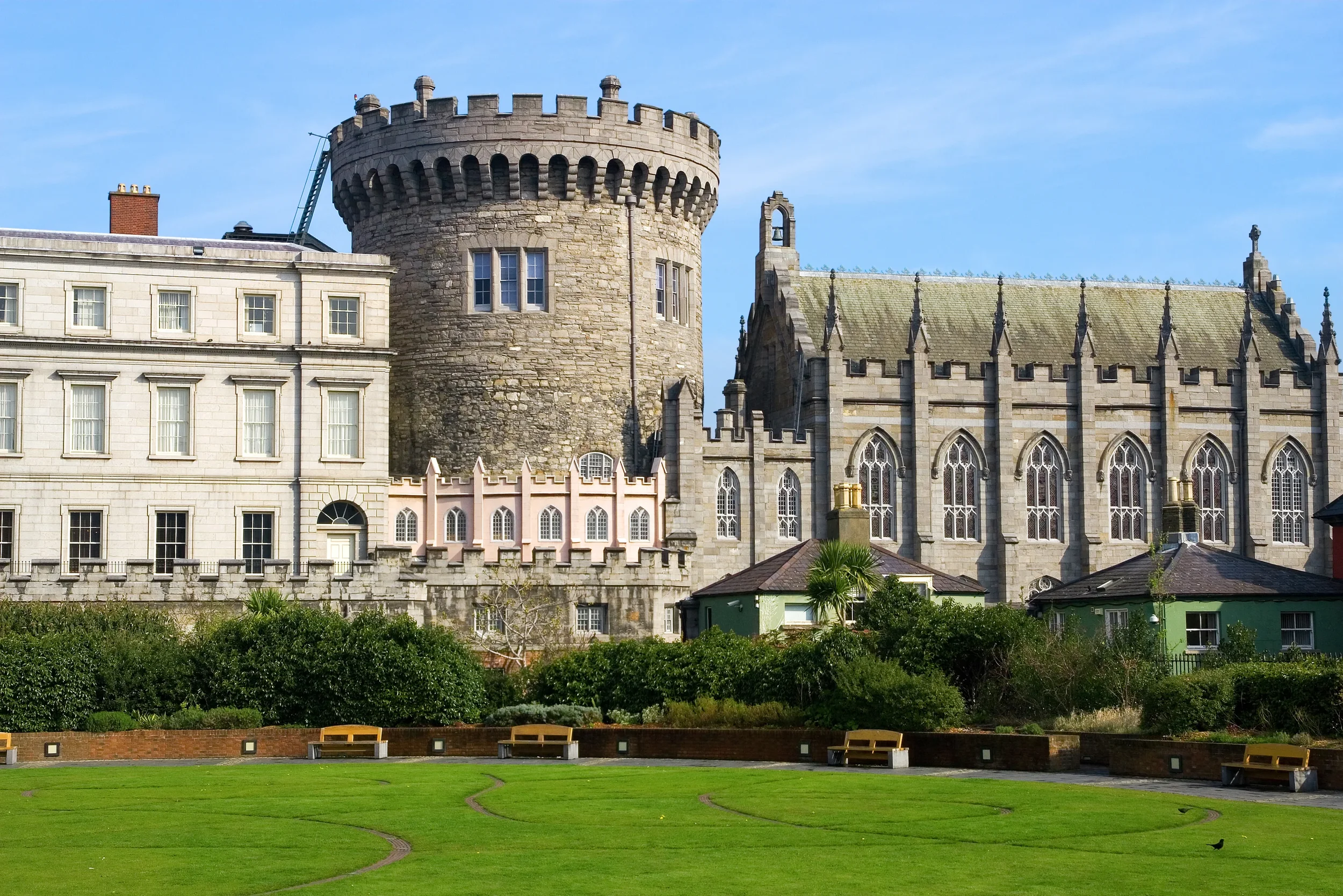dublin_castle_exterior_7400998_yvguvf.webp