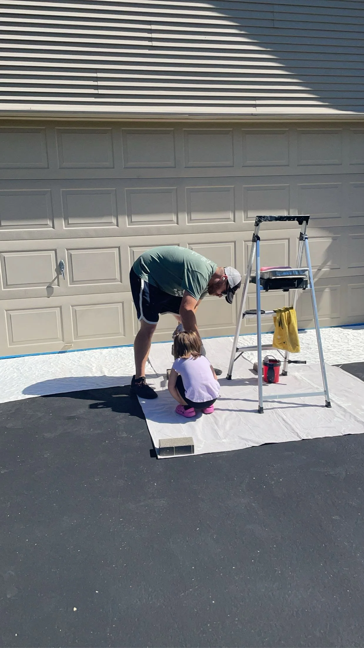 Oranssi carpenter using bench saw