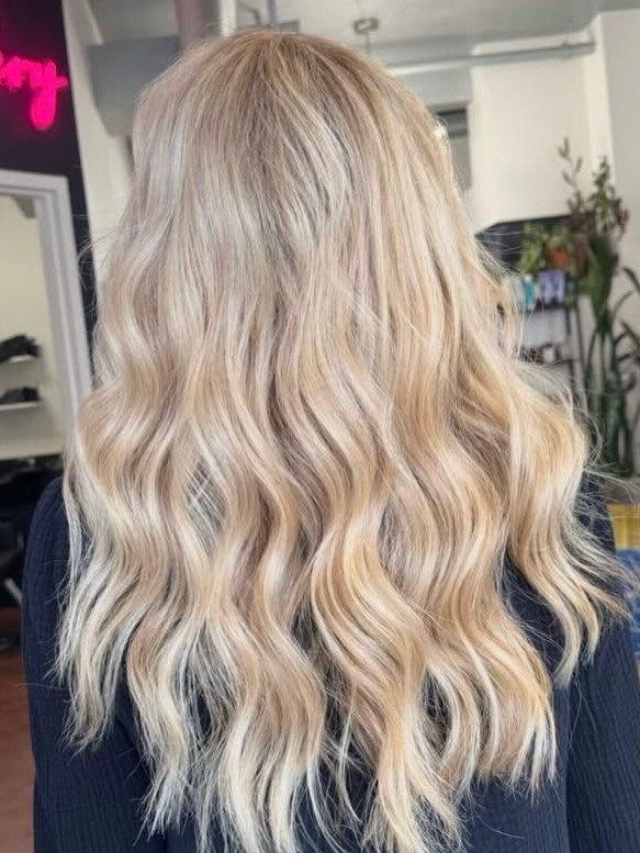 ✨Beautiful blonde created by Elizabeth @___hair.by.liz_