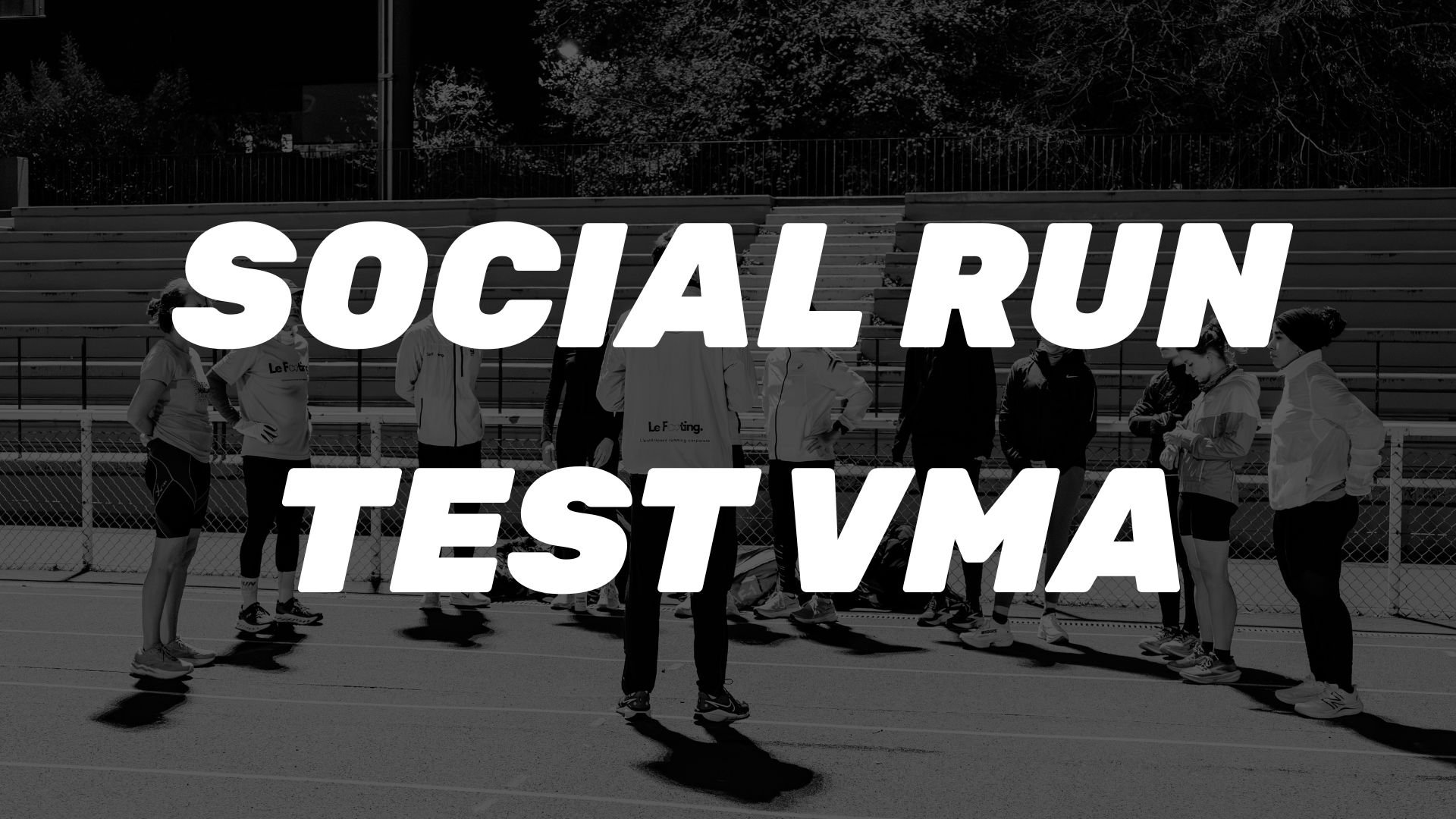 Groupe de personnes en tenue de sport sur une piste d'athlétisme, discussion avant une course