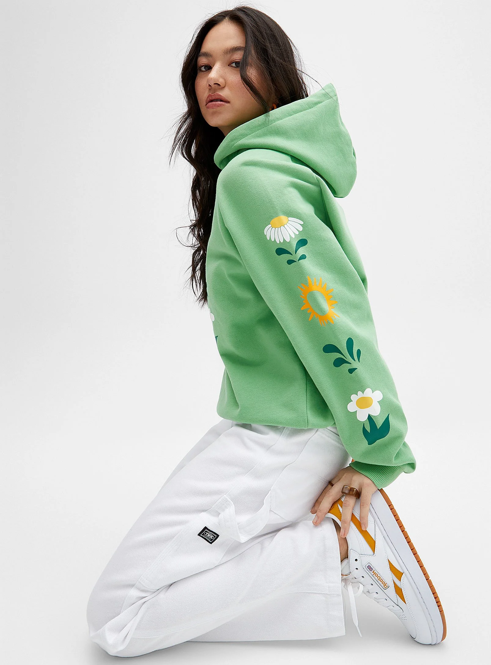 Le sweat à capuche imprimé floral.jpg