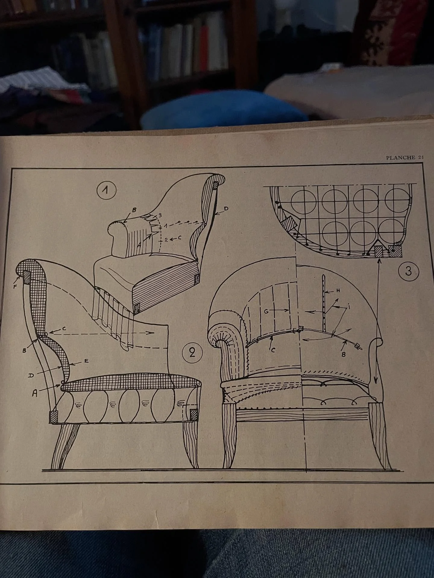 Toujours &agrave; red&eacute;couvrir..
Celui de mon Ma&icirc;tre 🥰😊
#artisan #artisandart #upholsterer