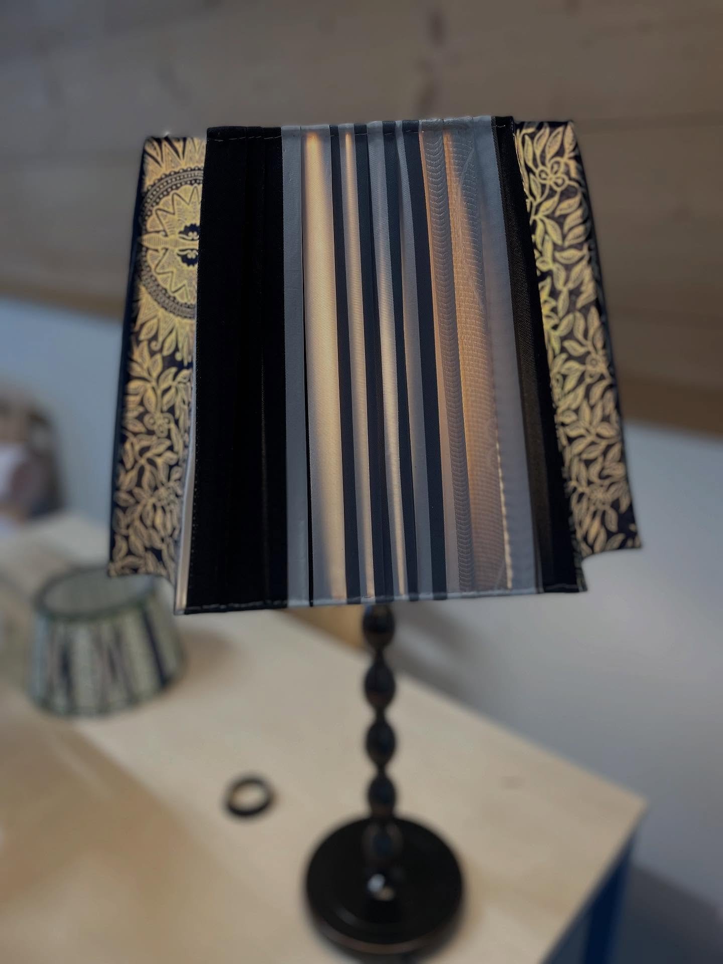 Pliss&eacute; froiss&eacute; tendu #abatjoursurmesure #homedecoration #decorationinterieure