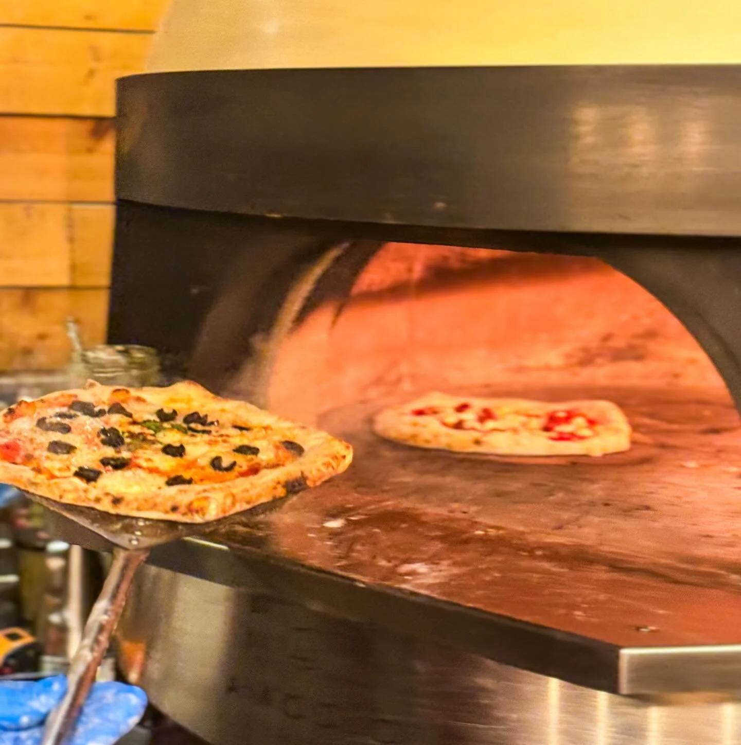 Hot off the oven like hot off the press.

All our pizzas are freshly made to order, Come see for yourself on 3rd February. 

Come down, give us a try, and taste the difference.

#backontheroad #freshdough #pizzalovers