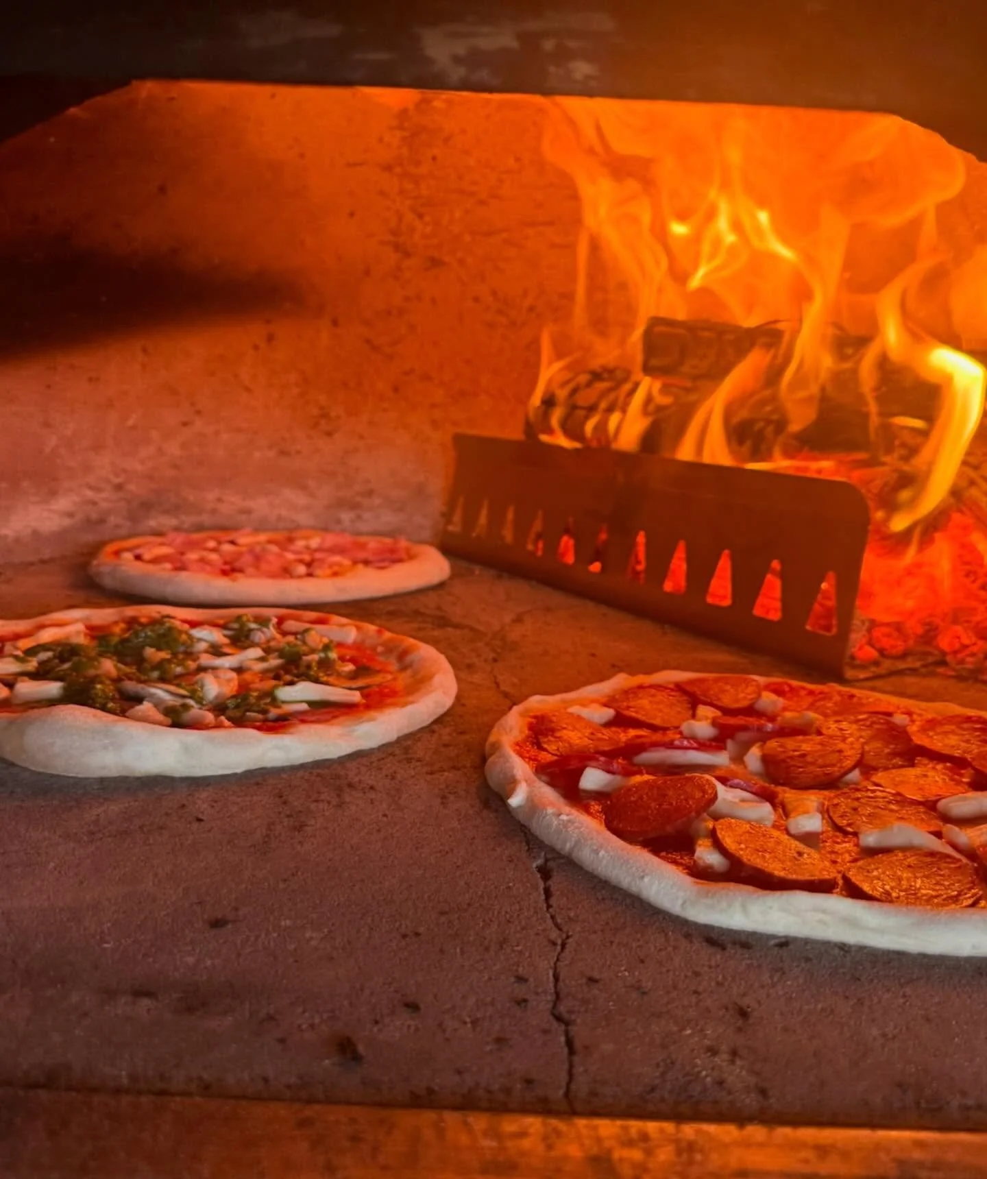 Don&rsquo;t forget we&rsquo;re at Northop Cricket Club &amp; Caerwys Town Square tonight from 5pm! 🍕🔥

If you&rsquo;re craving a Bonni&rsquo;s Pizza, make sure to book your time slot now to avoid missing out.

Because let&rsquo;s be honest&hellip; 