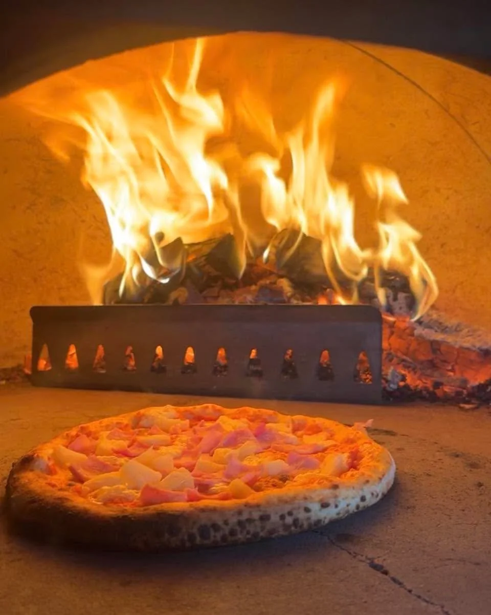 After such an amazing welcome last week WE ARE BACK at the NEW INN, ST ASAPH. Lets have another blast tonight. 5pm-8pm &ndash; see you there!
🍕🍕
#neopolitanpizza #northwales #PizzaLovers #localbusiness #bonnispizza #thenextslice #newinn #48hourferm