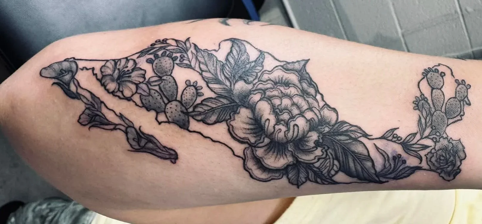 Mexico Tattoo with floral fill in black and gray done by Felipe Nuno in Saint George Utah