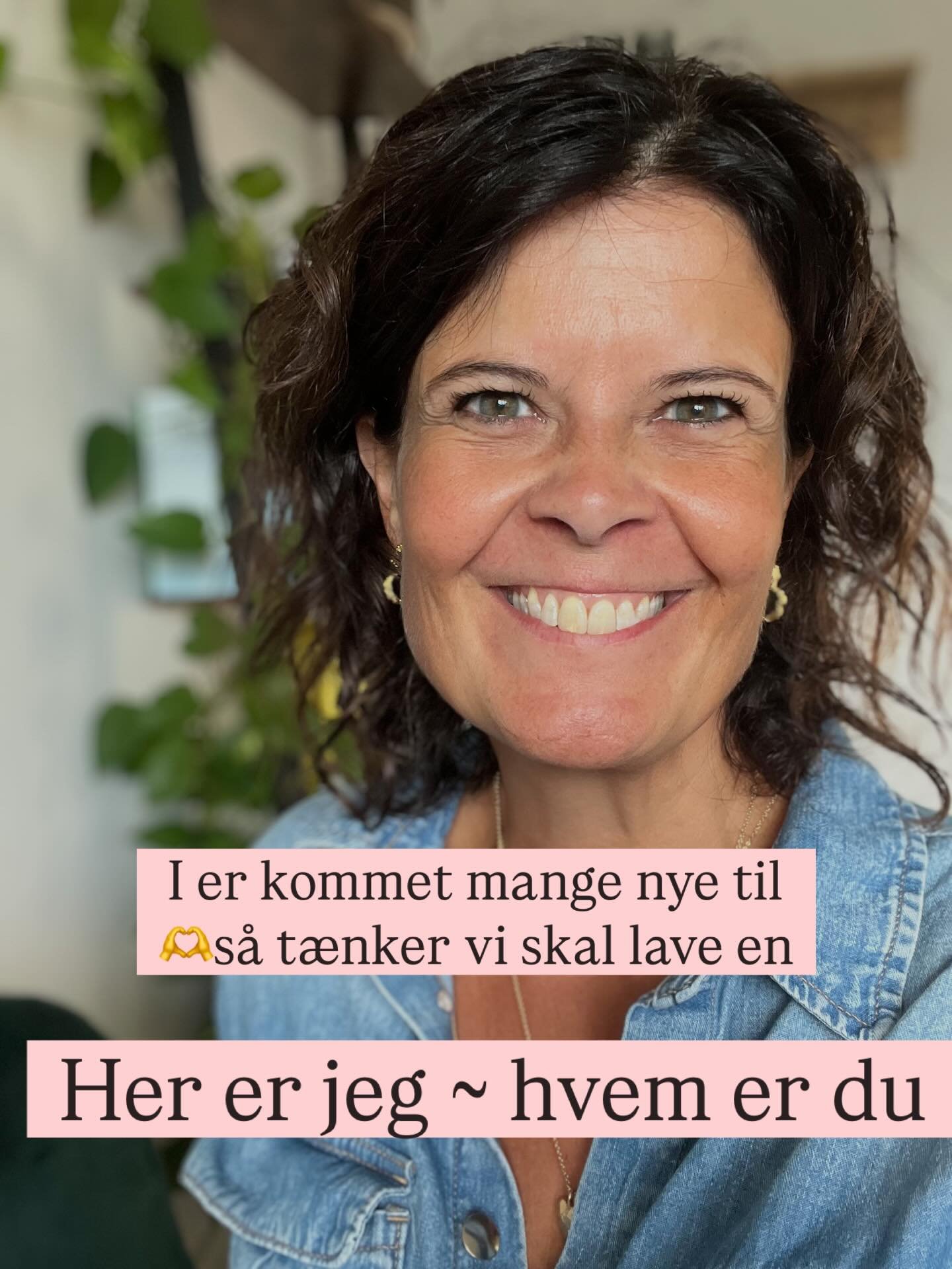 Her er jeg ~ hver er DU ❤️❤️ &hellip; velkommen til alle jer nye der er kommet til de sidste par dage ✨✨ hvor dejligt du vil v&aelig;re med her i mit f&aelig;llesskab 

Lad os i den anledning lave endnu en 

&ldquo;Her er jeg~ hvem er du&rdquo; runde
