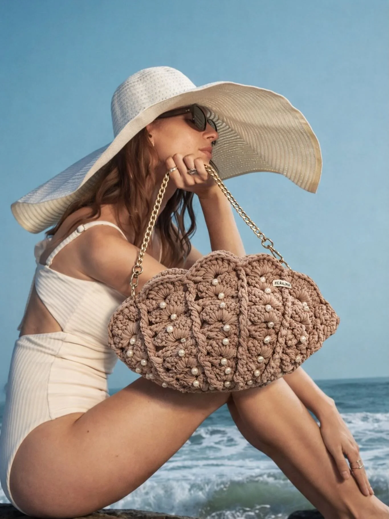 Tropical state of mind activated. The LESLIE seashell bag and beachy vibes are calling!