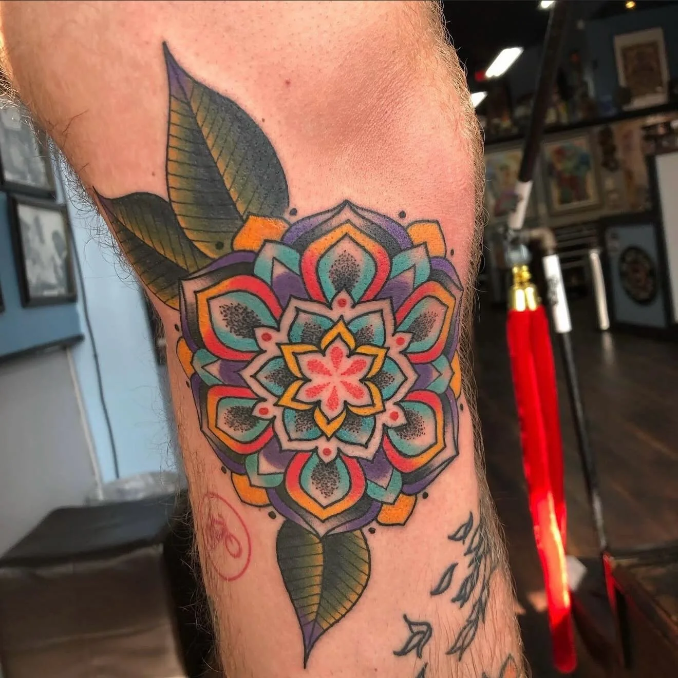 Focusing on the details. Mandala-inspired work with a neo-traditional twist. Swipe to see up close of this one by @ifriendtattoos 

#tattoos #neotraditionaltattoos #fuckinsolidtattoos #geometrictattoos #columbusohio