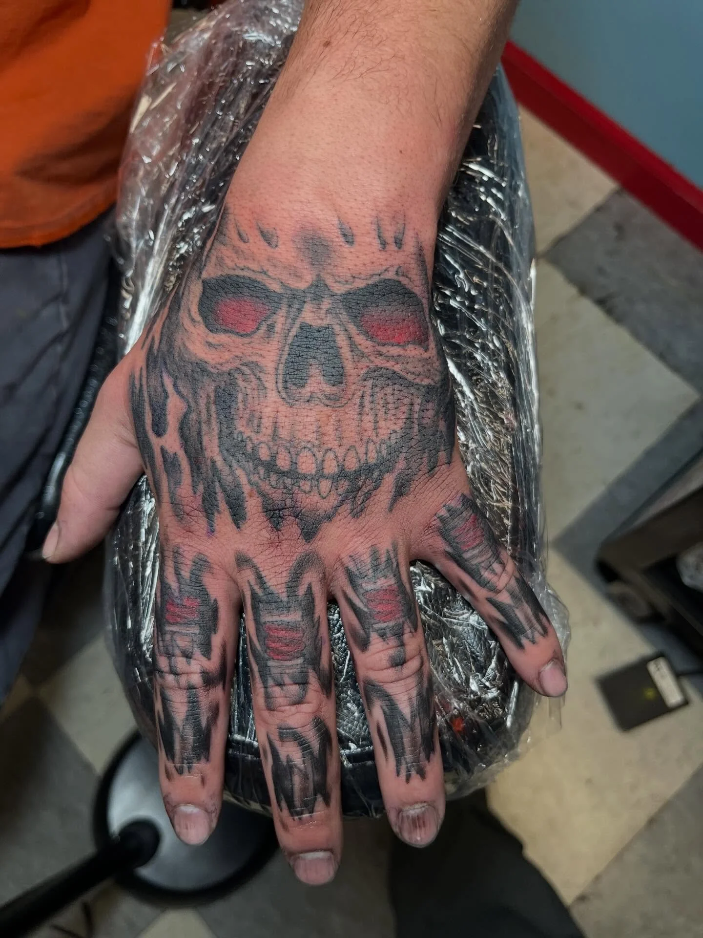 Bold lines, deep shadows, and just enough red to make it feel alive. If you&rsquo;re going to go big, you might as well go all the way to the knuckles. Credit this one to @zakmckinneytattoo 

#HandTattoo #SkullTattoo #InkLife #TattooArt #FreshInk