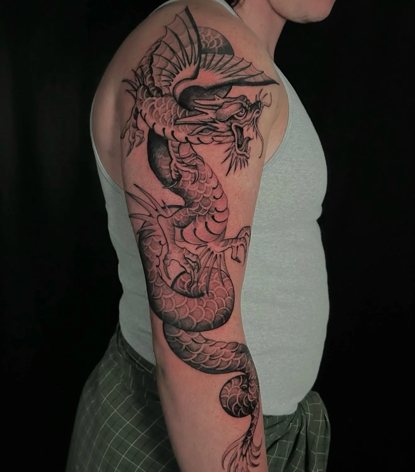 Always be yourself. Unless you can be a dragon. Then always be a dragon. Excellent piece by @malubiana 

#bodyart #tattoosleeve #blackwork #blackandgrey #dragontattoo