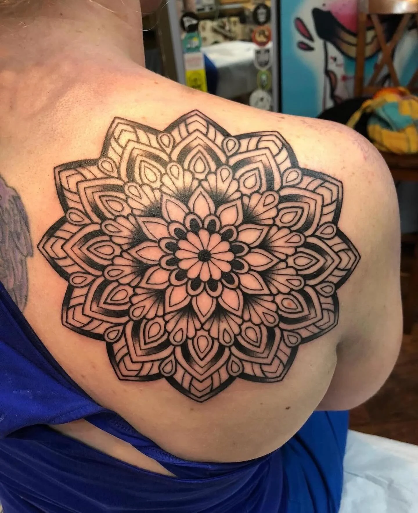 It takes precision and skill to pull off a mandala like this. Especially on the shoulder. @shakey_blake clearly has what it takes to get the job done. Give him a follow and check out the wide range of skill he has. 

#mandala #mandalatattoo #tattoo #