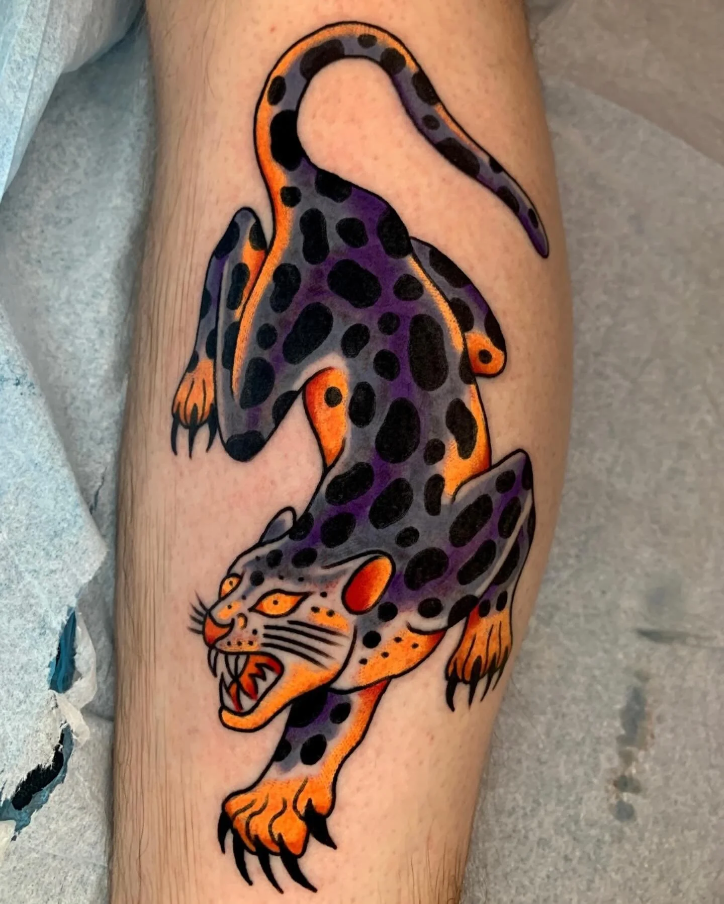 Cool crawling cat by our guy @ugly_ideas who works every Sunday/ Monday/ Tuesday/ and Friday. Stop by for a walk-in tattoo or a free consultation! 
#columbustattooers #walkintattoo #highstreettattoo