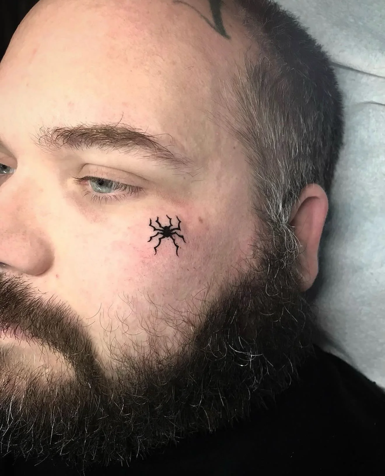 The itsy bitsy spider got tattooed on the face. Swipe to see more tiny spiders made by @zakmckinneytattoo 

#facetattoo #spidertattoo #spider #tattoo #finelinetattoo