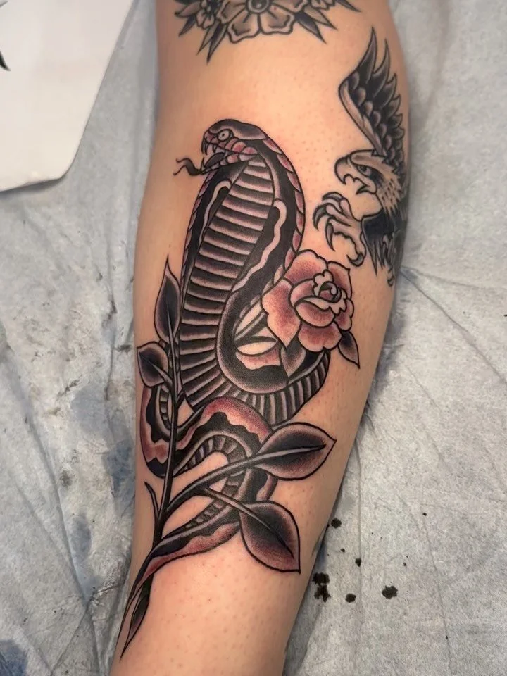 @bcblevinstattooer has done a lot of cool tats on this girl. This one might be the best one yet. 

#snake #snaketattoo #tattoo #blackandgreytattoo #rosetattoo