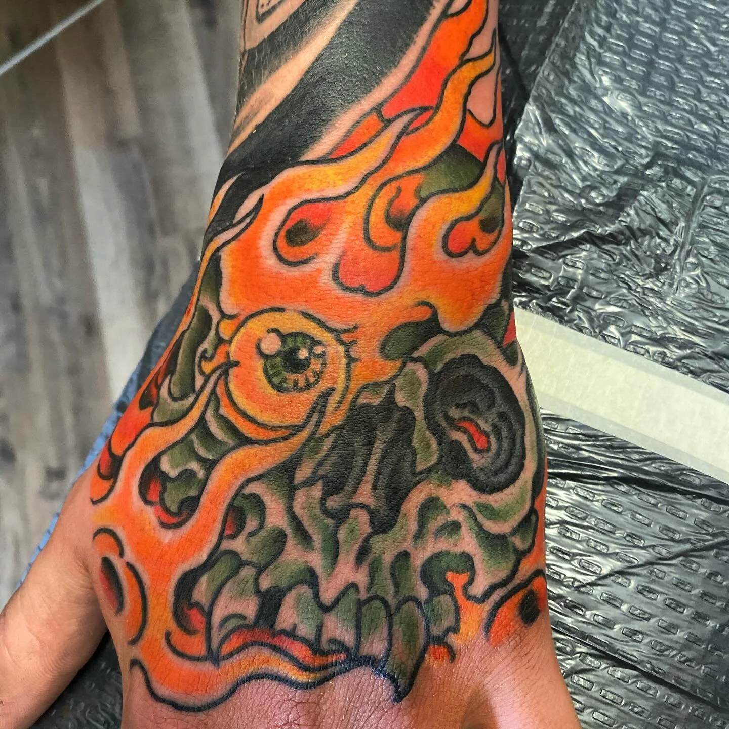 @bcblevinstattooer has given out a lot of handies over the years. Hand tattoos, you sick freaks. Swipe through to see some of them. 

#handtattoo #tattoo #skulltattoo #rosetattoo #cattattoos