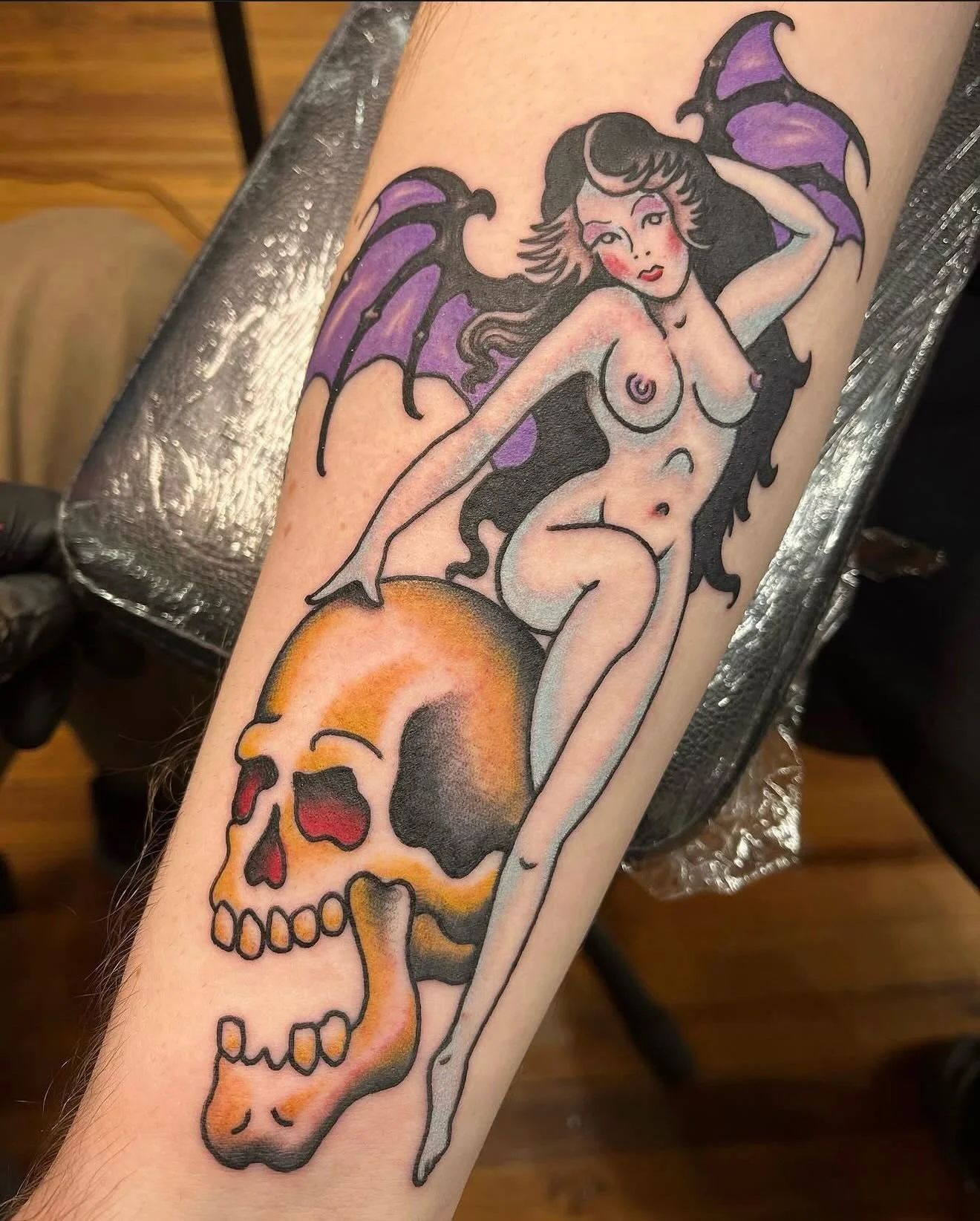 @ifriendtattoos loves making the ladies. Who wouldn&rsquo;t. Girls are awesome. They run the world! 

#pinupgirl #pinupgirltattoo #girls #tattoo #traditionaltattoos