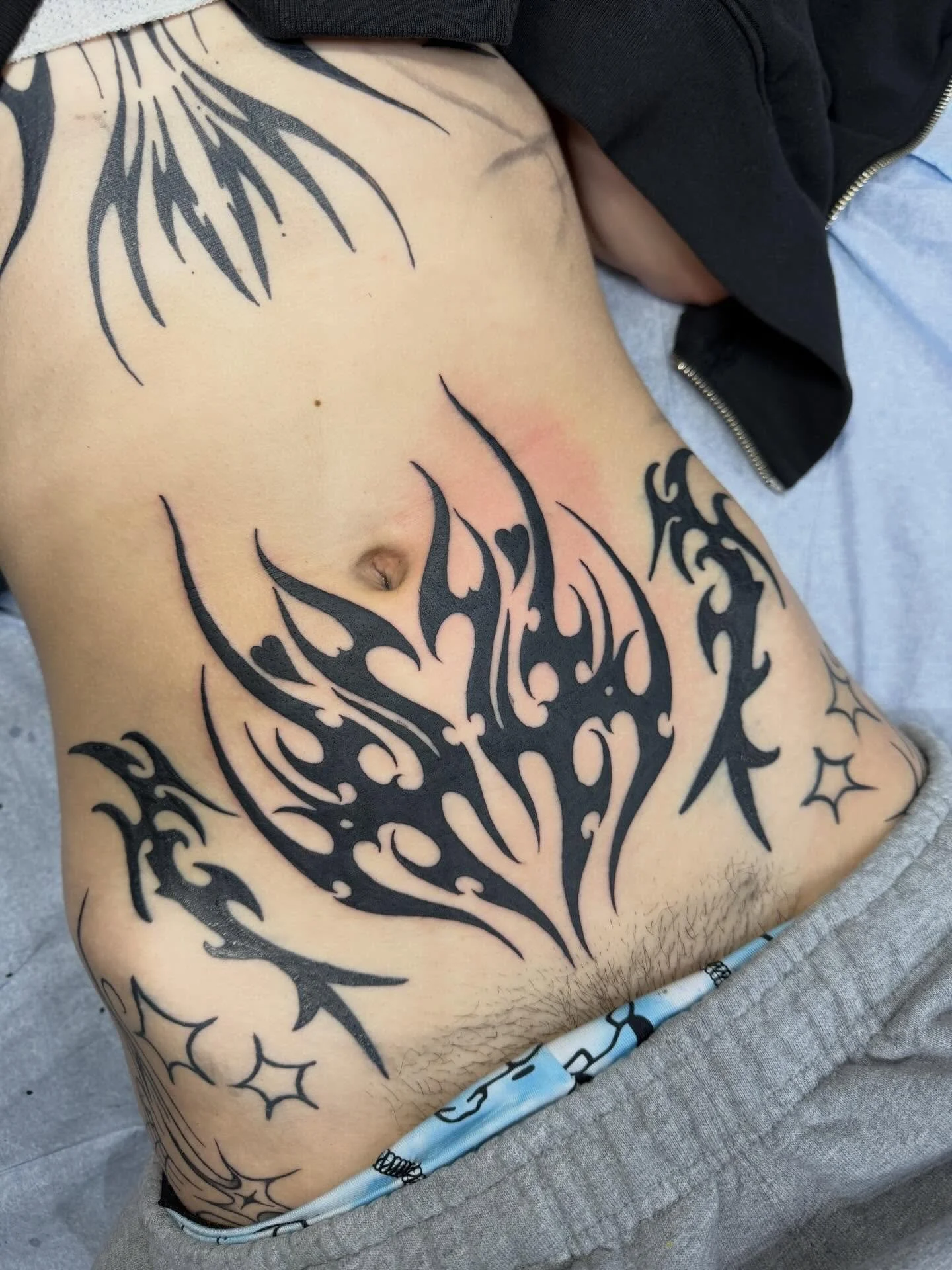 Call it tribal, call it Cybersigilism, call it what you will. @bcblevinstattooer calls it a good time. Consider Brandon for your next project. 

#tribaltattoo #cybersigilismtattoo #tribal #cybersigilism #art