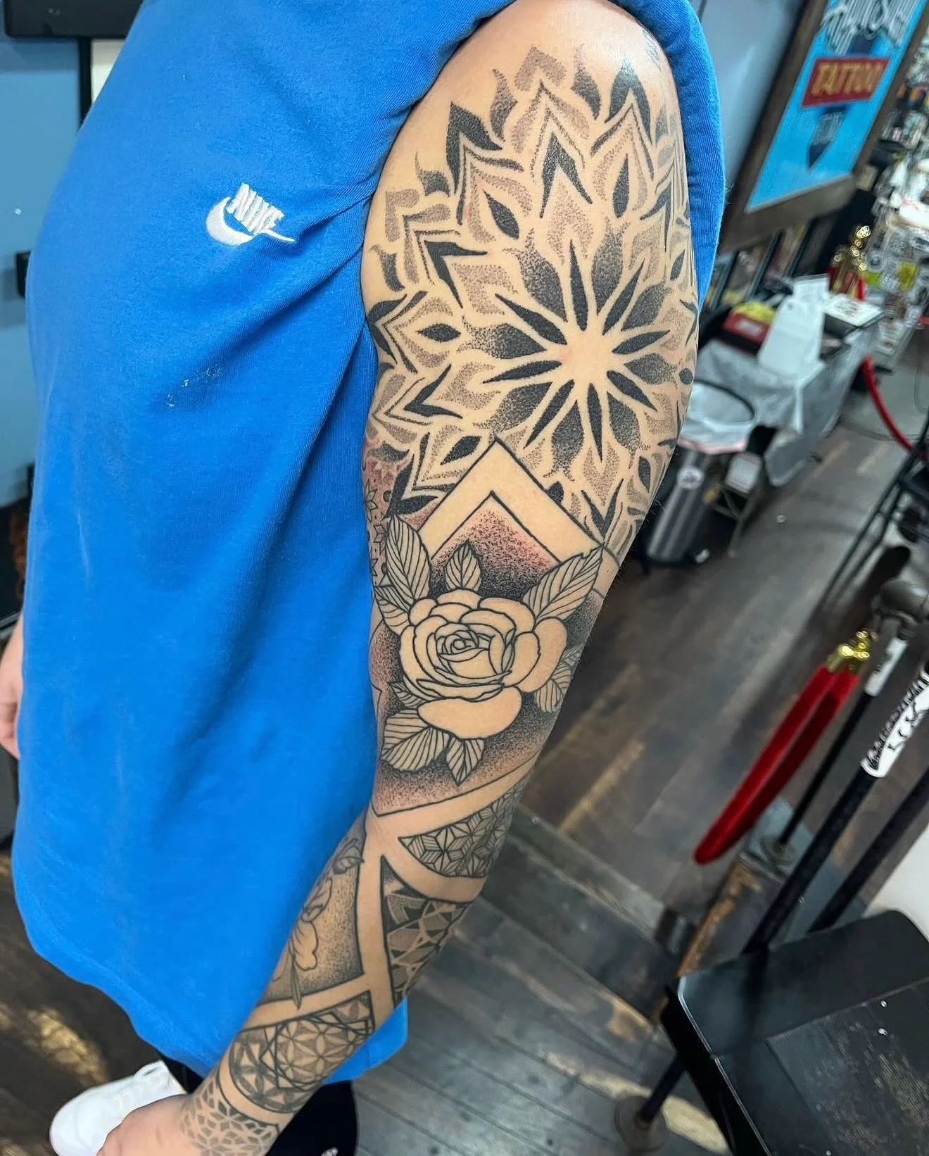 @ifriendtattoos put in some serious work on this geometric sleeve. Ian does a large amount of large scale work. Consider him for your next sleeve! 

#sleevetattoo #geometric #geometrictattoo #tattoo