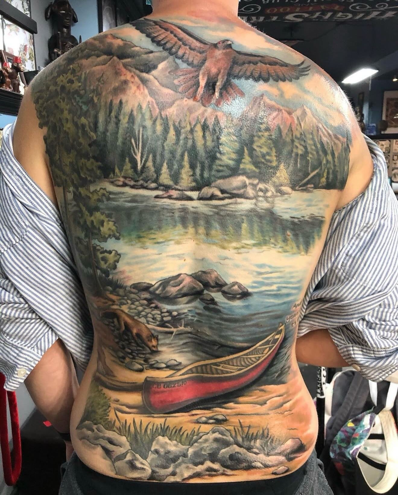 Large scale work is where @ifriendtattoos is at his best. And small stuff. Ian is just always at his best. Check out this back piece he made a while back. How many sessions do you think this took? Oh and there are cover-ups in there. 

#backpiece #ba