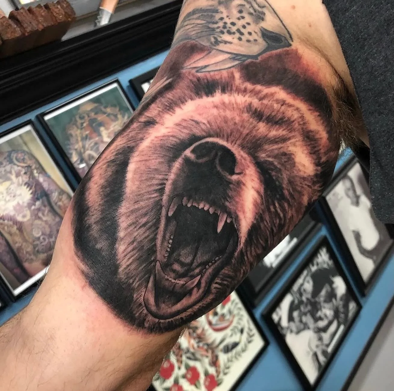 @ifriendtattoos is a real pro at tattooing fierce predators. Be sure to swipe and see just how ferocious they get! 

#nature #animals #tattoo #realism