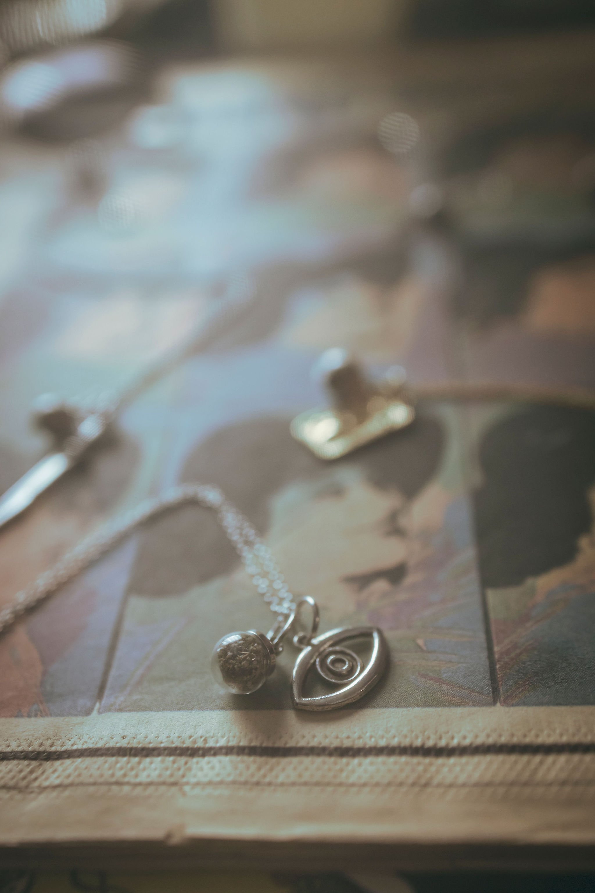 Sad Eyed Lady of the Lowlands – Eye Pendant Protection Necklace